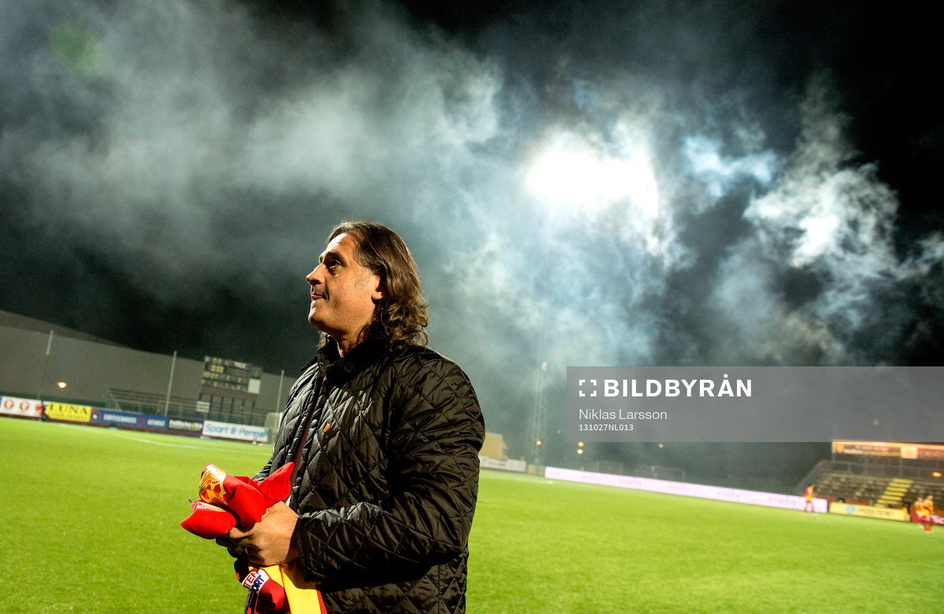 Özcan Melkemichel, tränare Syrianska firades av innan