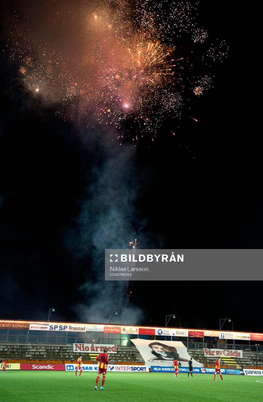 Özcan Melkemichel, tränare Syrianska firades av innan