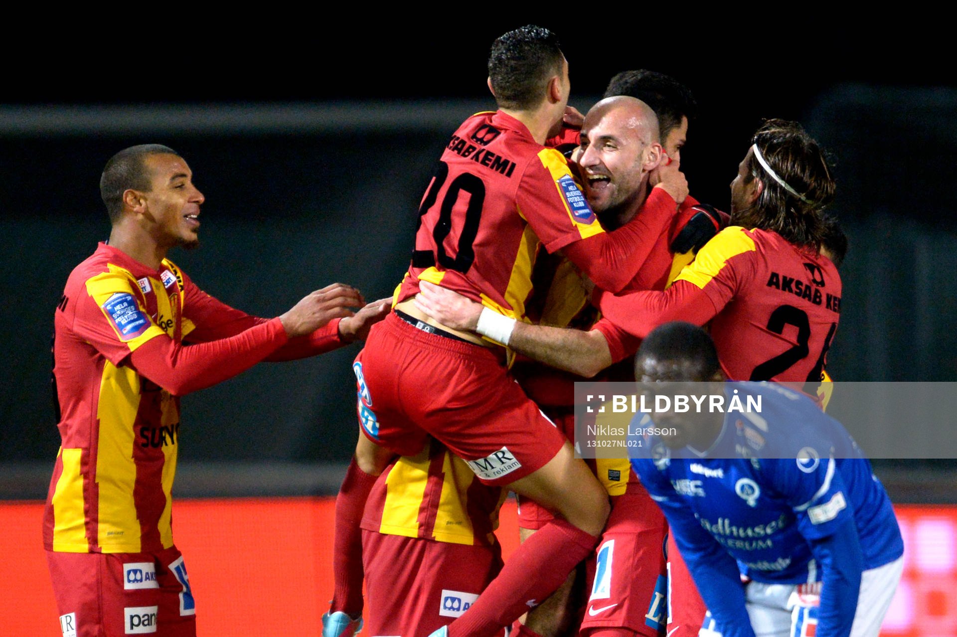 Syrianskas jublar efter 4-1 under en fotbollsmatch i Allsvenskan mellan Syrianska och Åtvidaberg, den 27 oktober 2013 i Södertälje.
