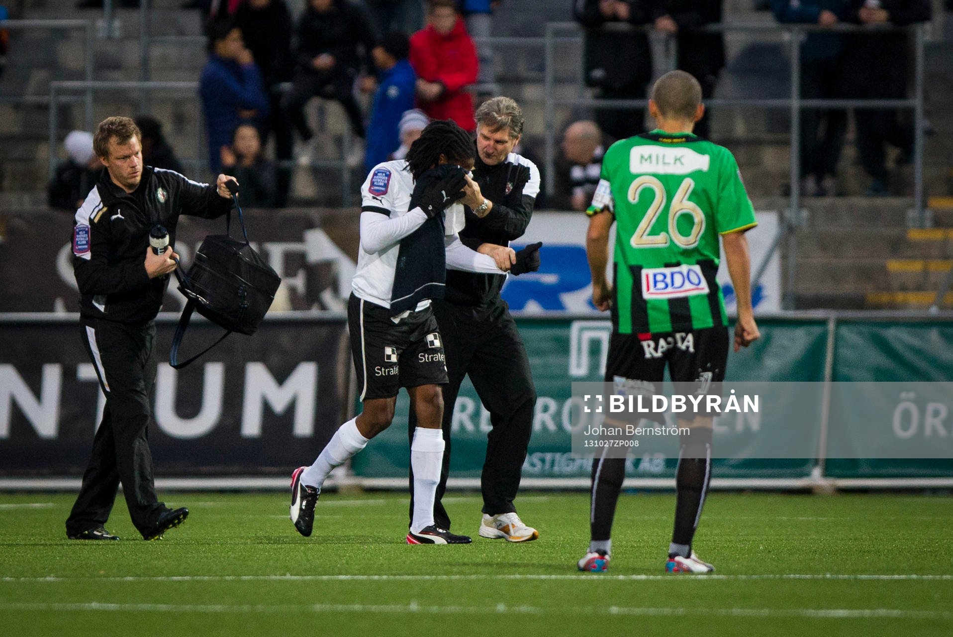 Örebros Ayanda Nkili leds av skadad i Superettan mellan