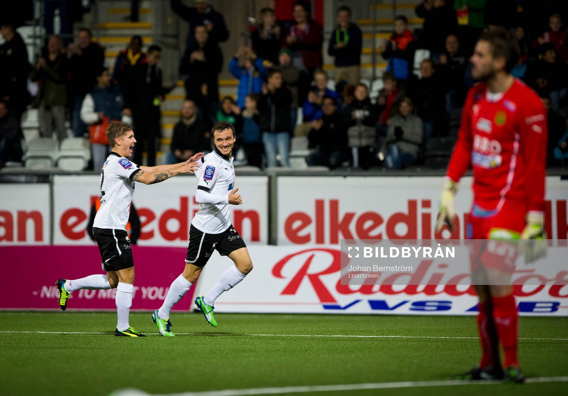 Örebros Shpetim Hasani gör 3-0 till Örebro och jublar