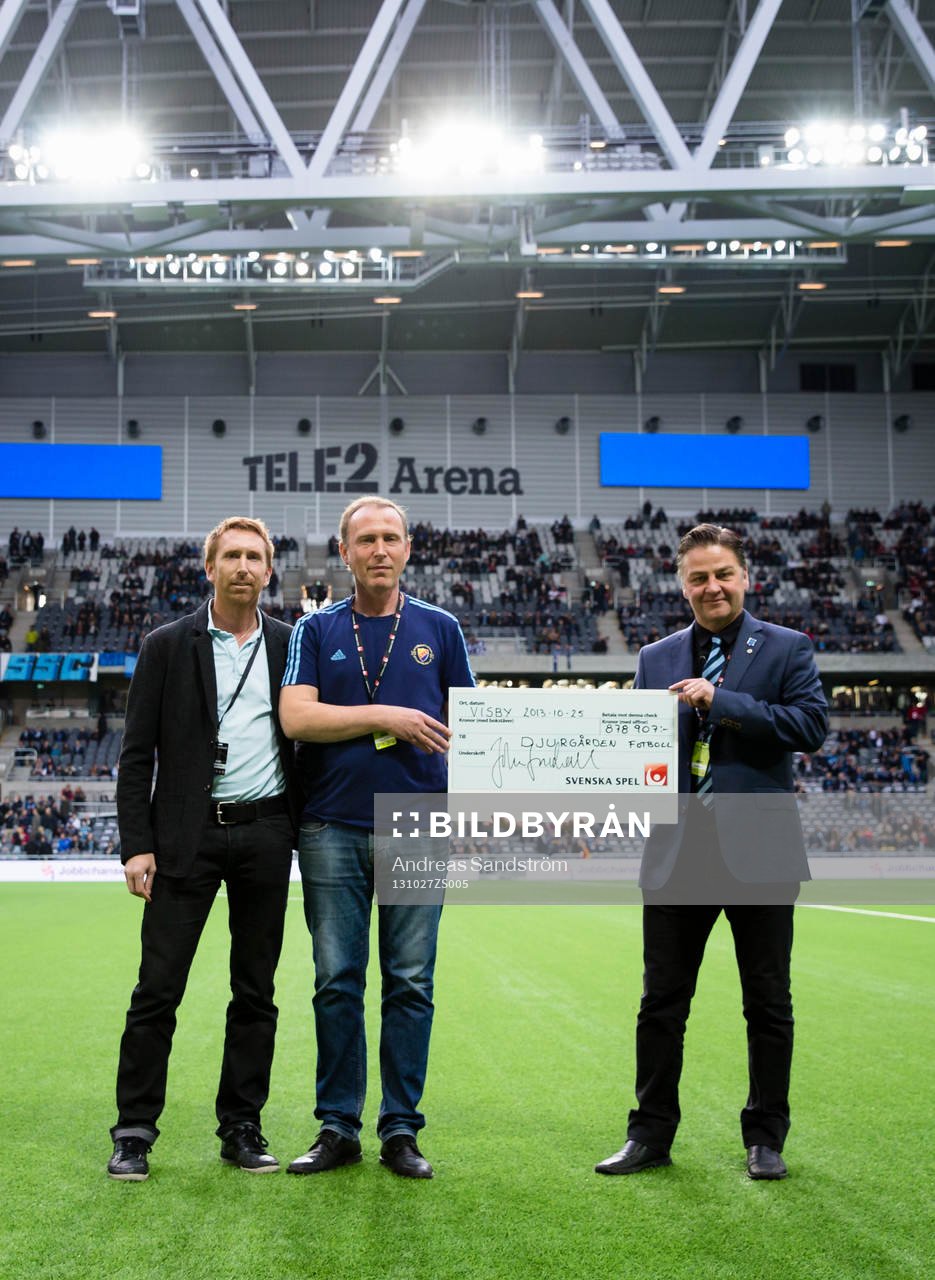 Djurgårdens Putte Troedsson (mitten) och Mats Lundholm (h)