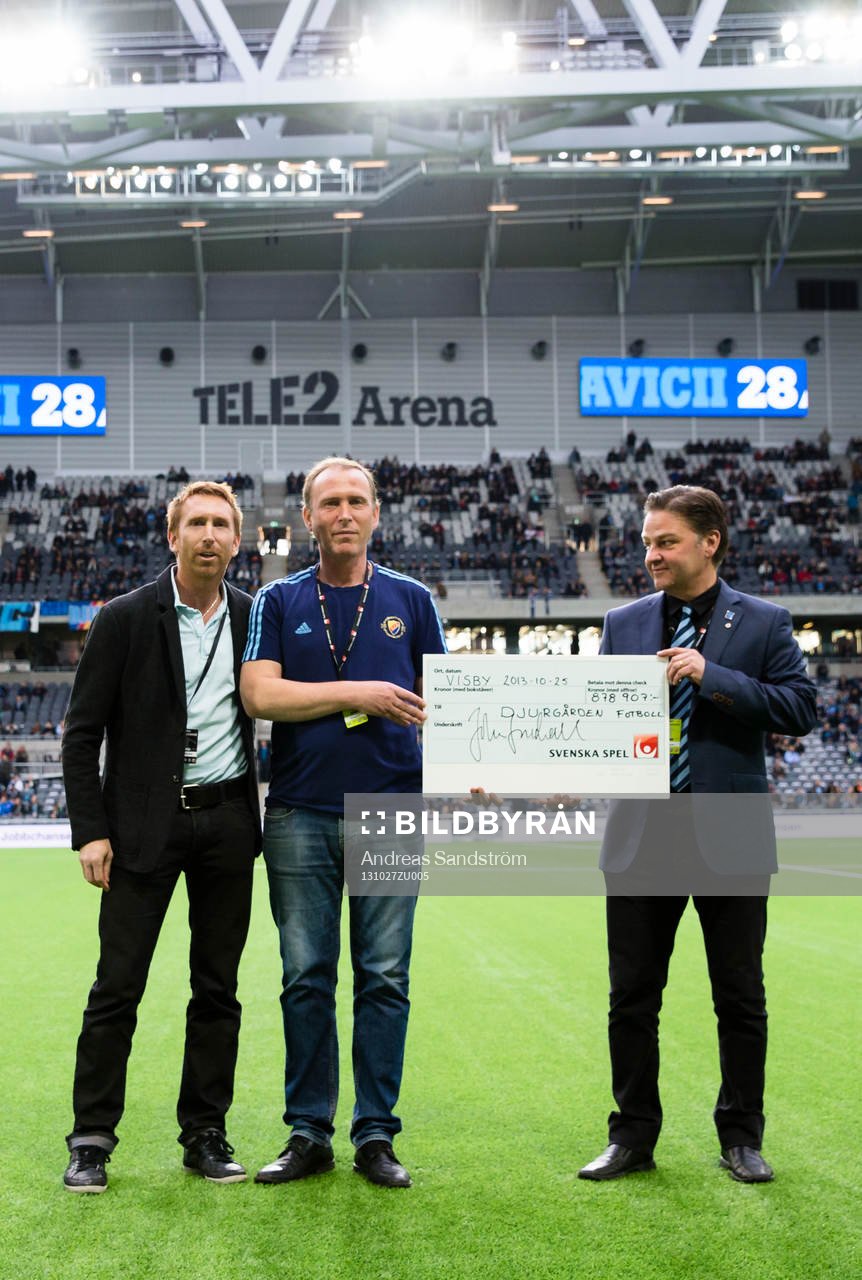 Djurgårdens Putte Troedsson (mitten) och Mats Lundholm (h)