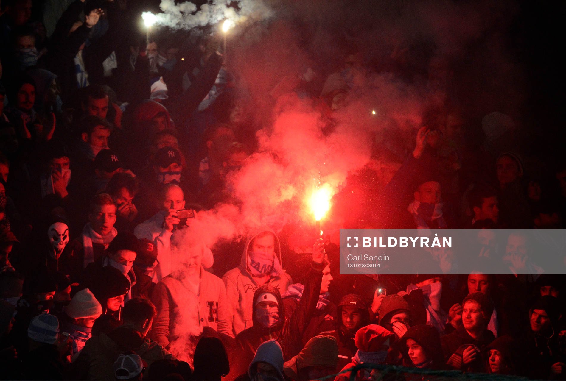 Malmö-supportrar tände bengaler innan fotbollsmatchen i