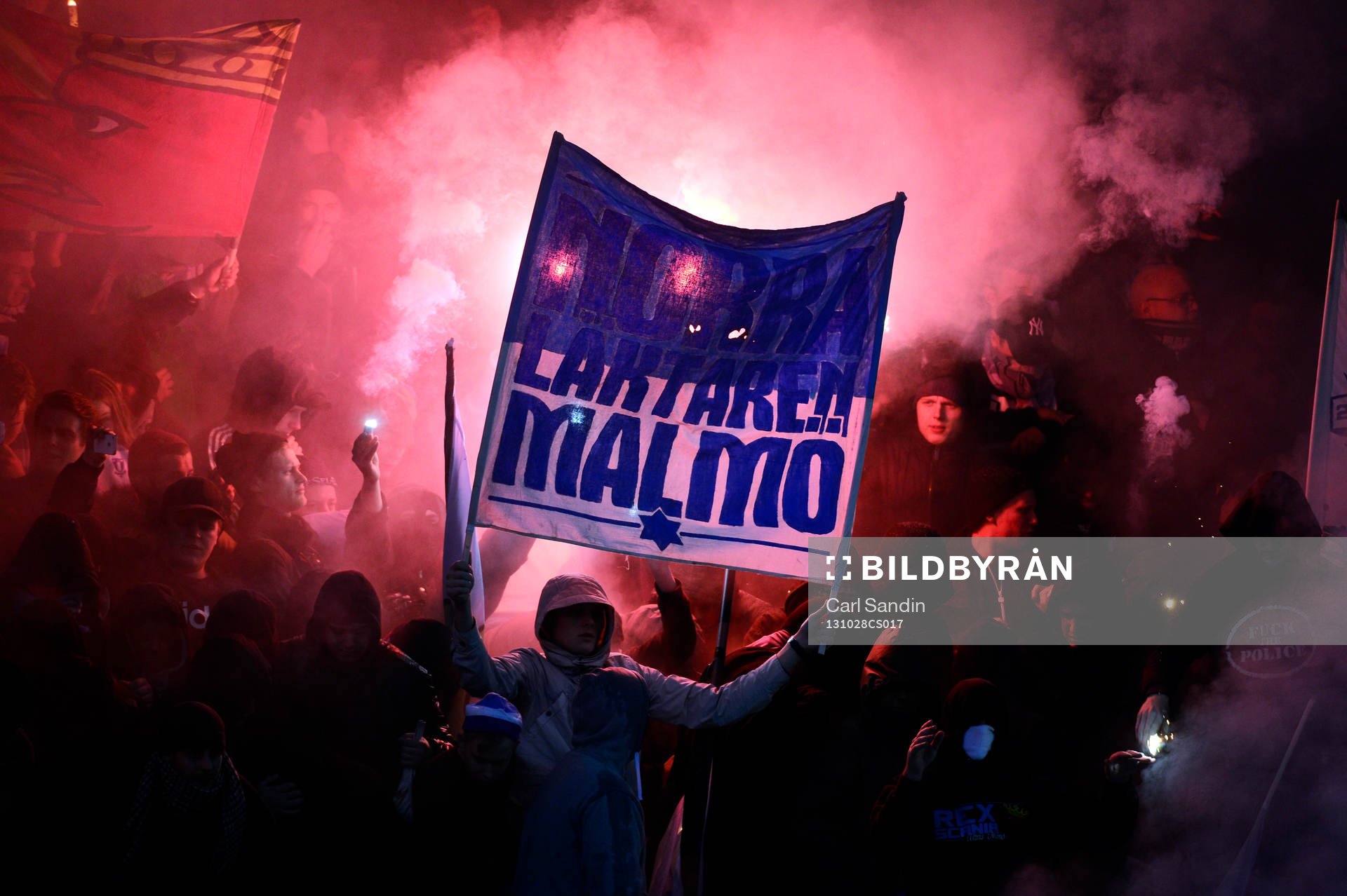 Malmö-supportrar tände bengaler