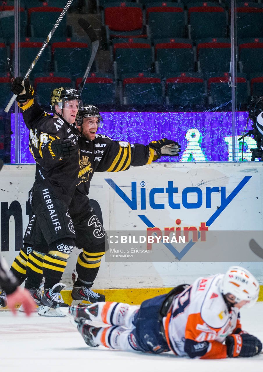 s Oscar Ahlström och Oscar Steen jublar