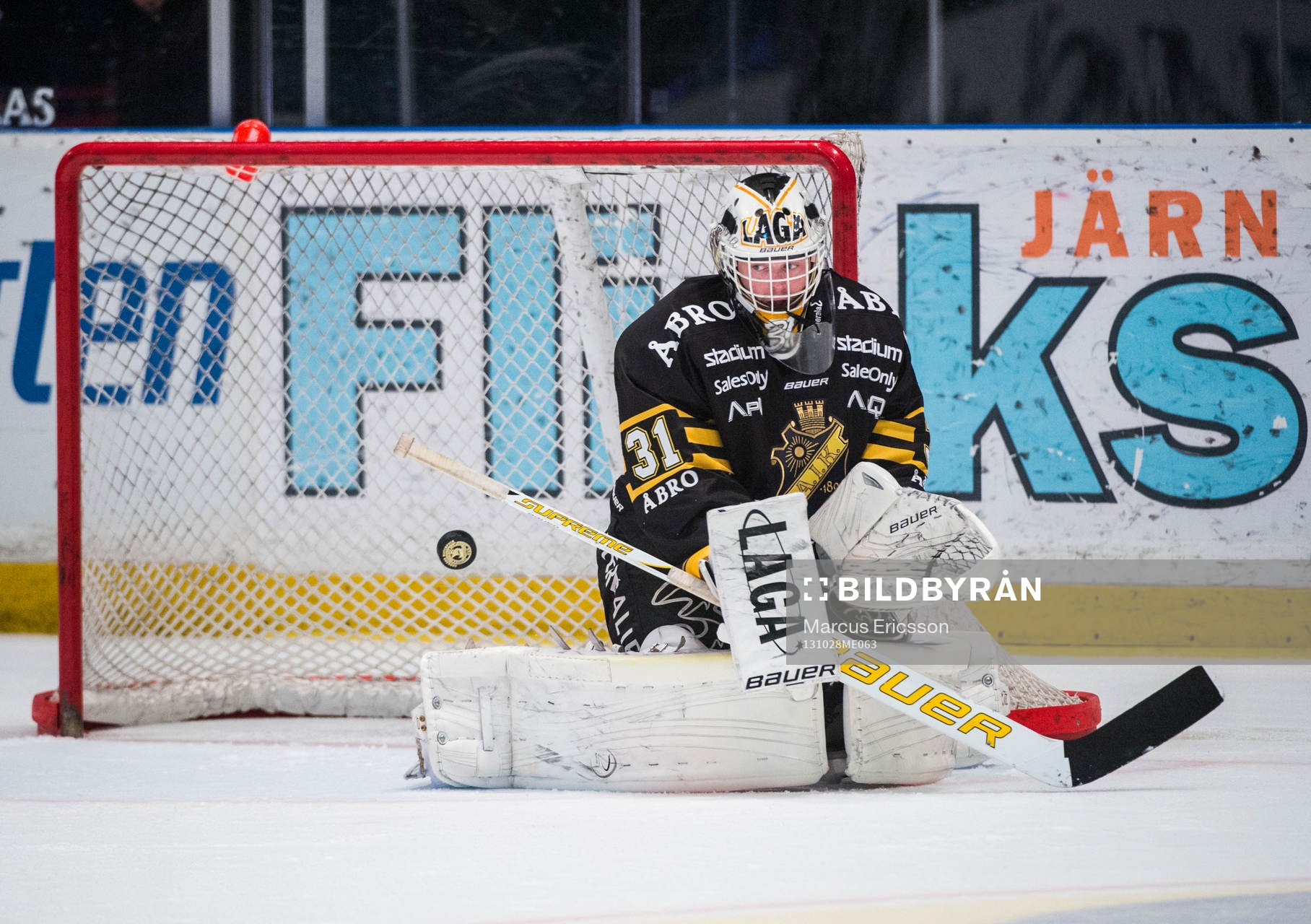 s målvakt Daniel Larsson