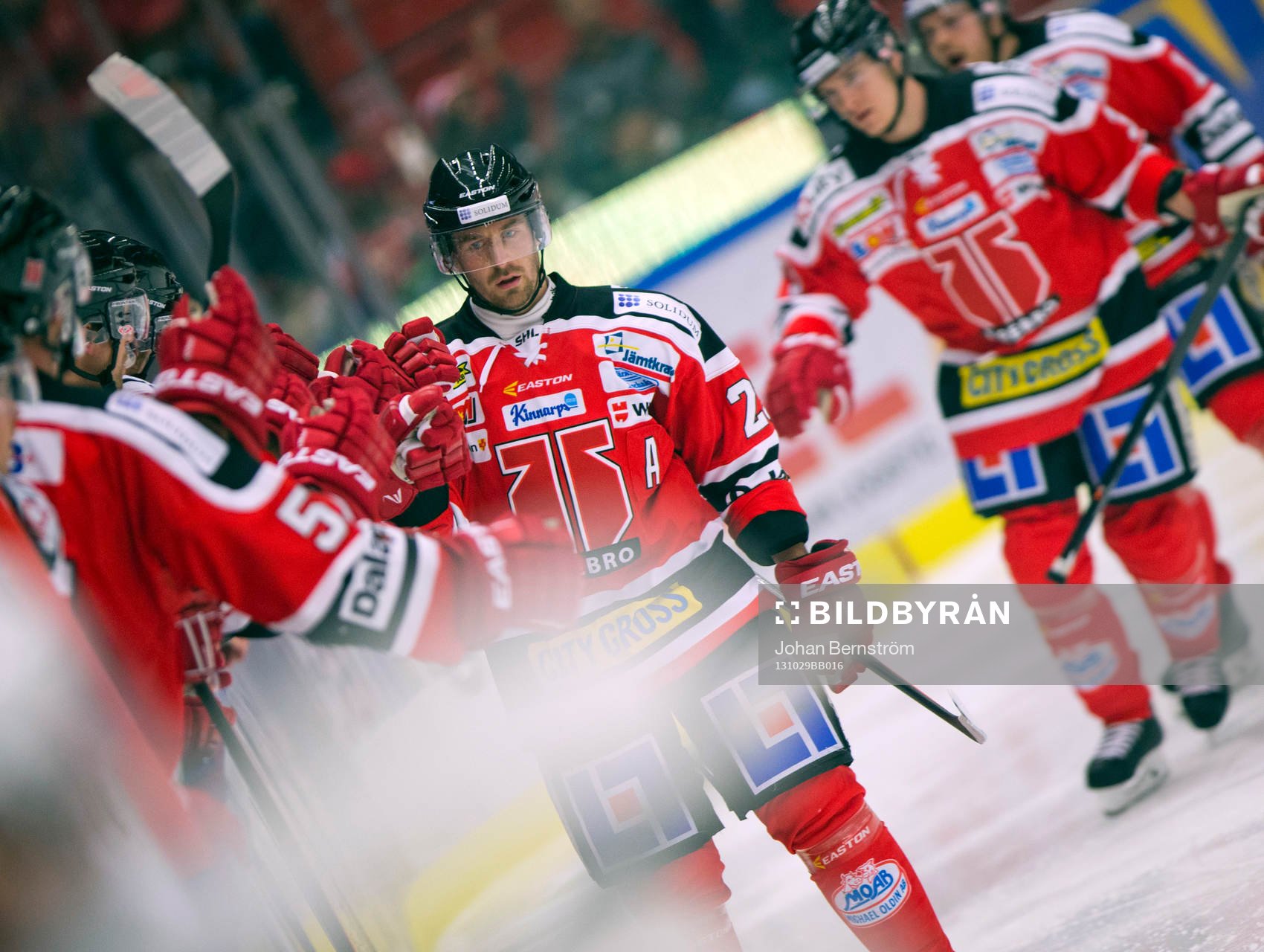 Örebros Thomas Enström gör 1-0 och här jublar Tomas