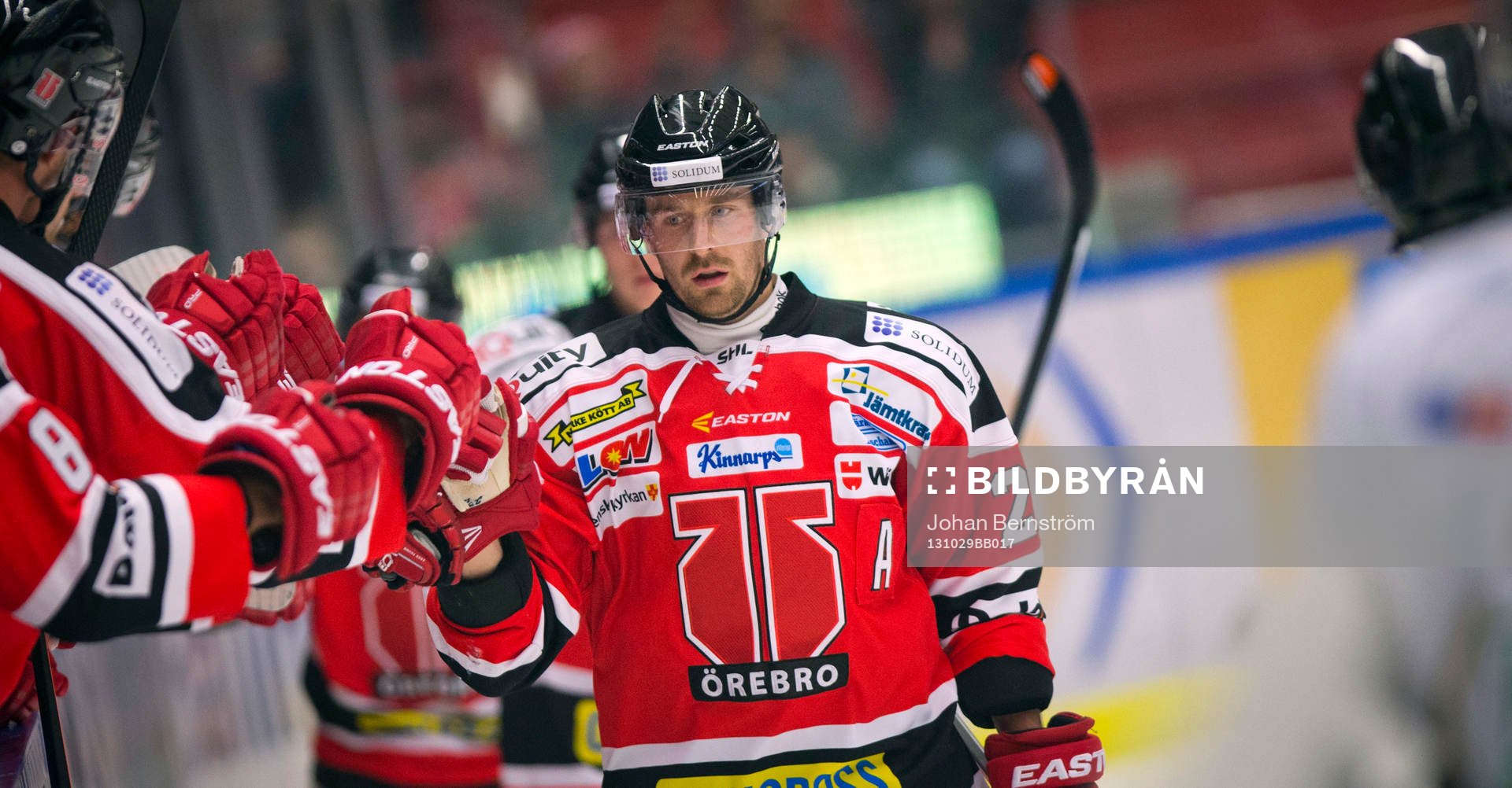 Örebros Thomas Enström gör 1-0 och här jublar Tomas