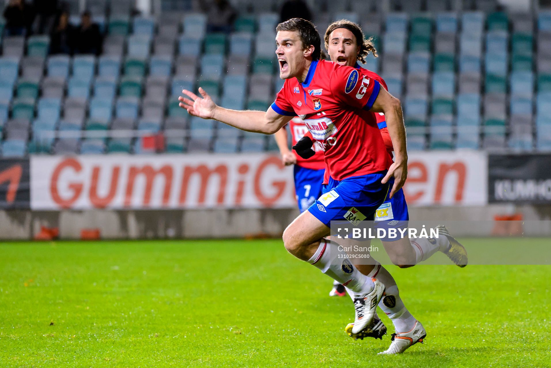 Örgrytes David Leinar jublar efter 1-0 under fotbollsmatchen i Superettan mellan Örgryte och Ljungskile den 29 oktober 2013 i Göteborg.