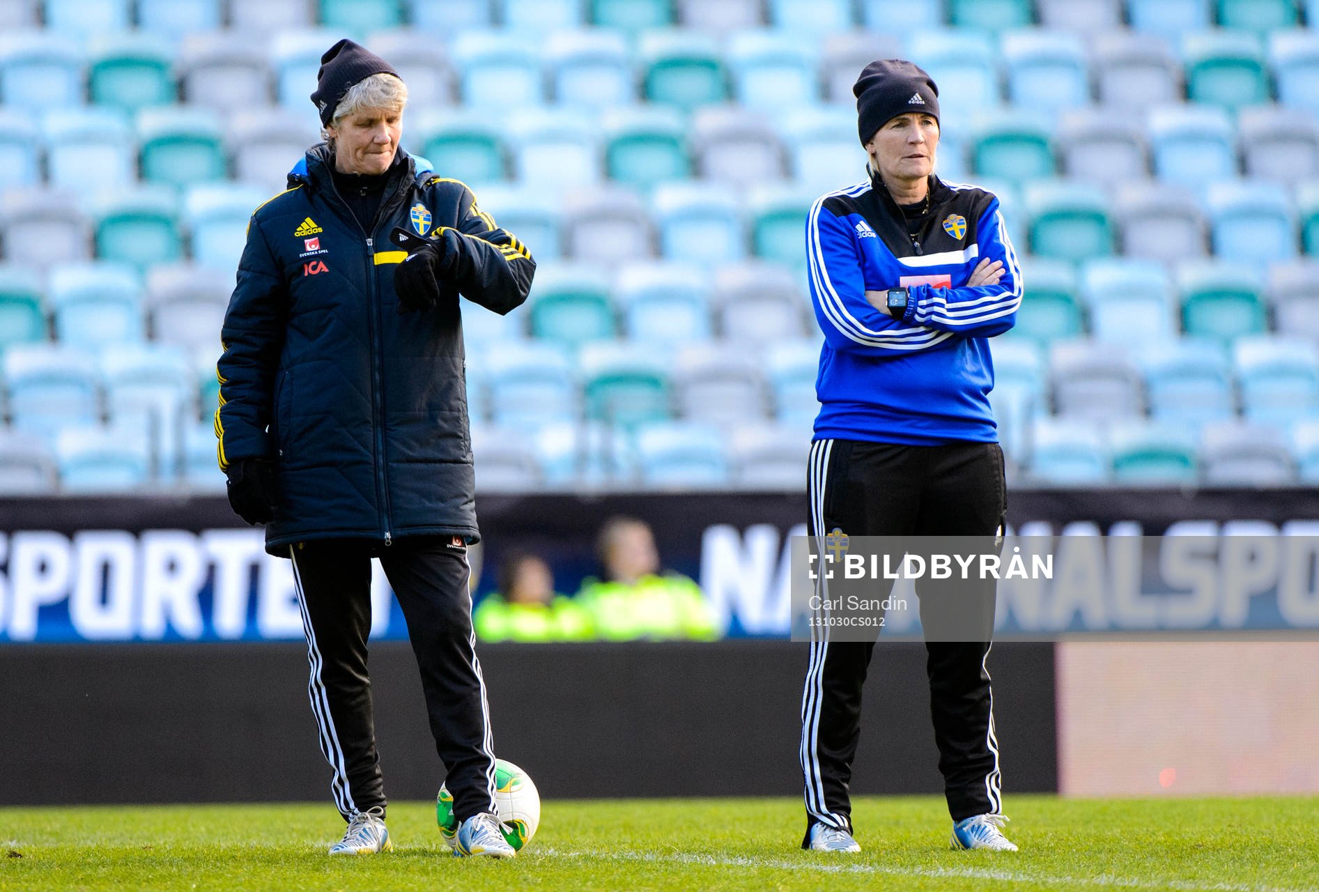 Sveriges förbundskapten Pia Sundhage och assisterande