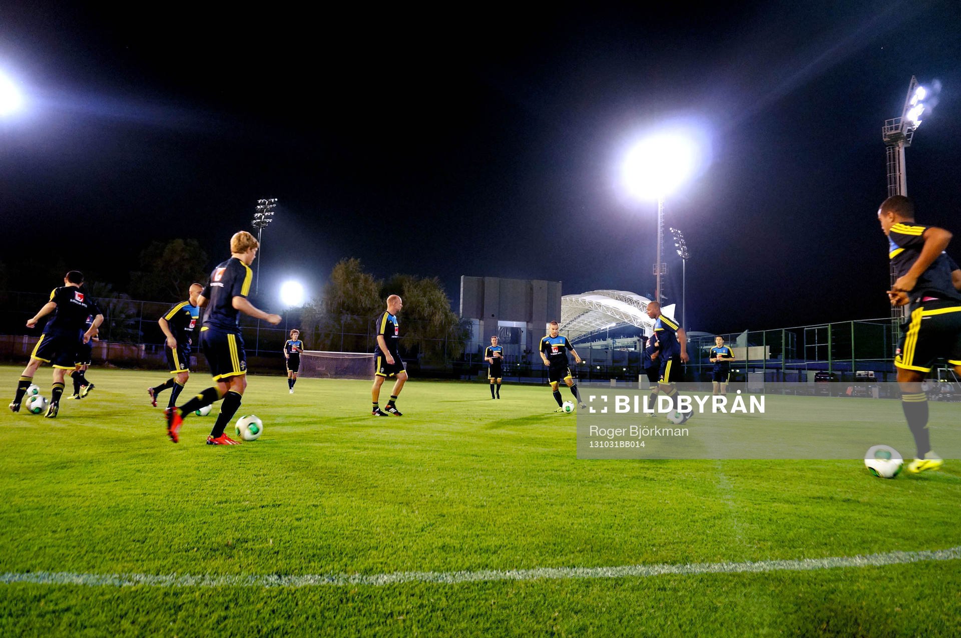 I denna handout-bild från Svenska Fotbollförbundet ses Sverige träna inför fredagens kvartsfinal mot Honduras den 31 oktober i Al Ain.