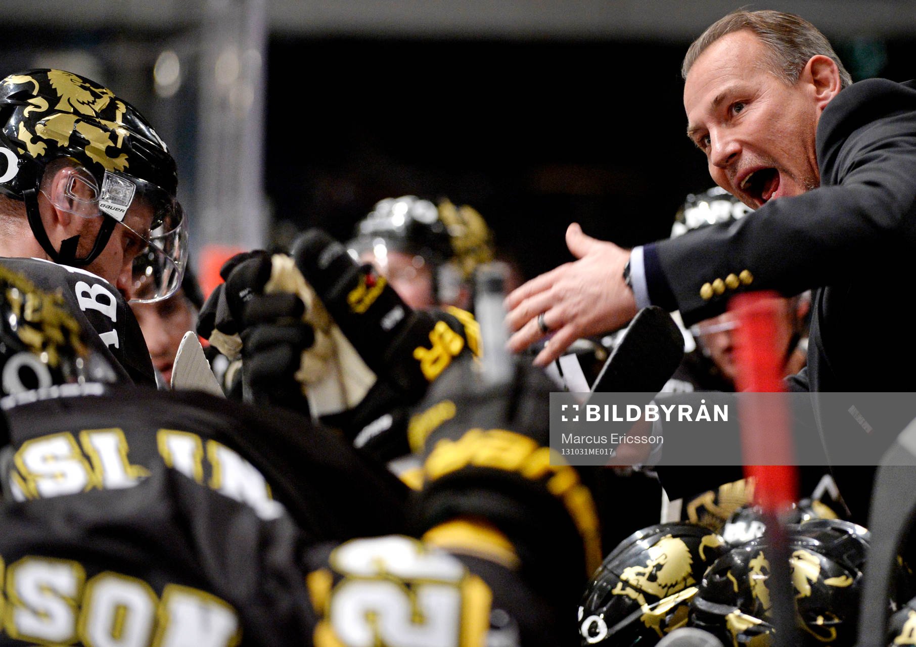 s tränare Rikard Franzén tar time out och skäller ut
