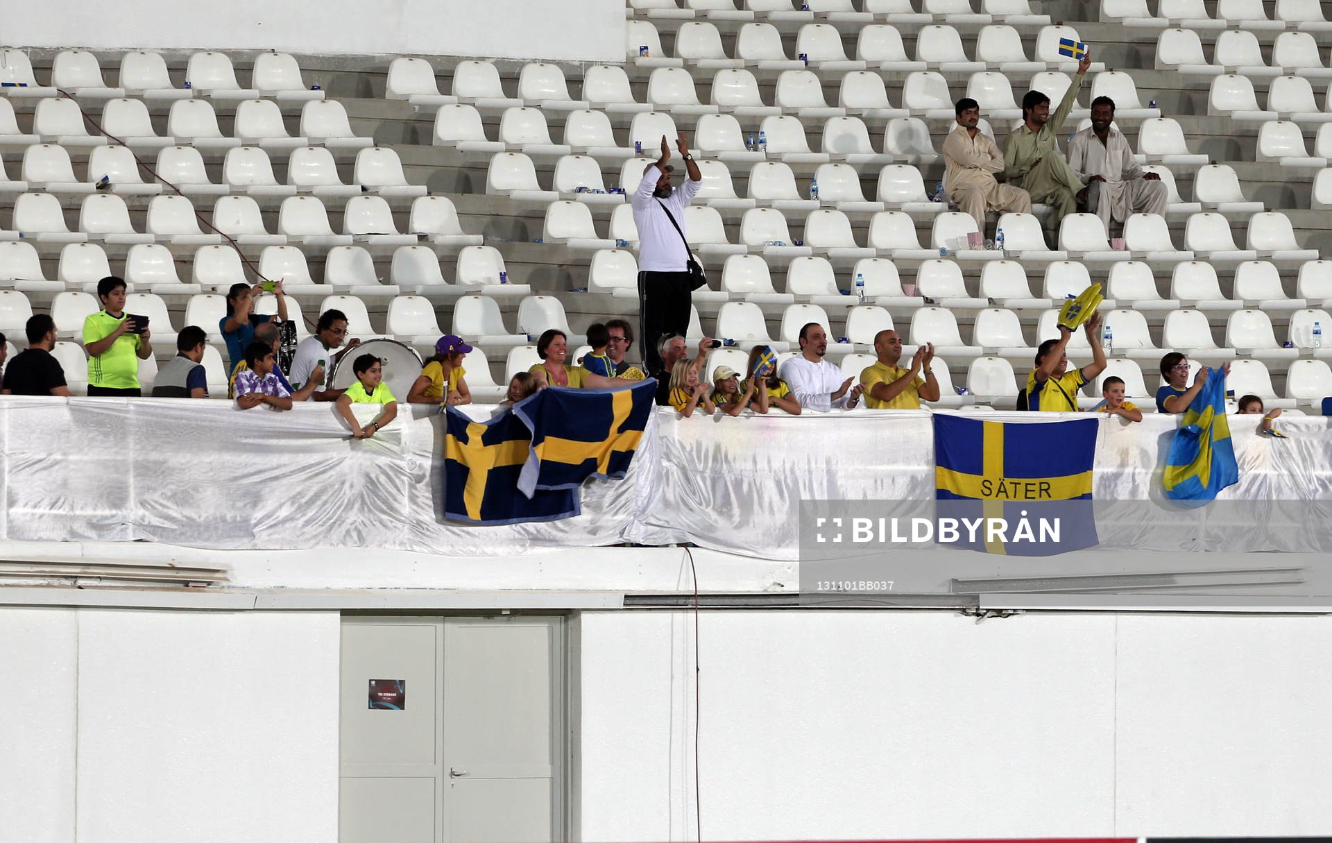 Svenska supportrar på läktaren