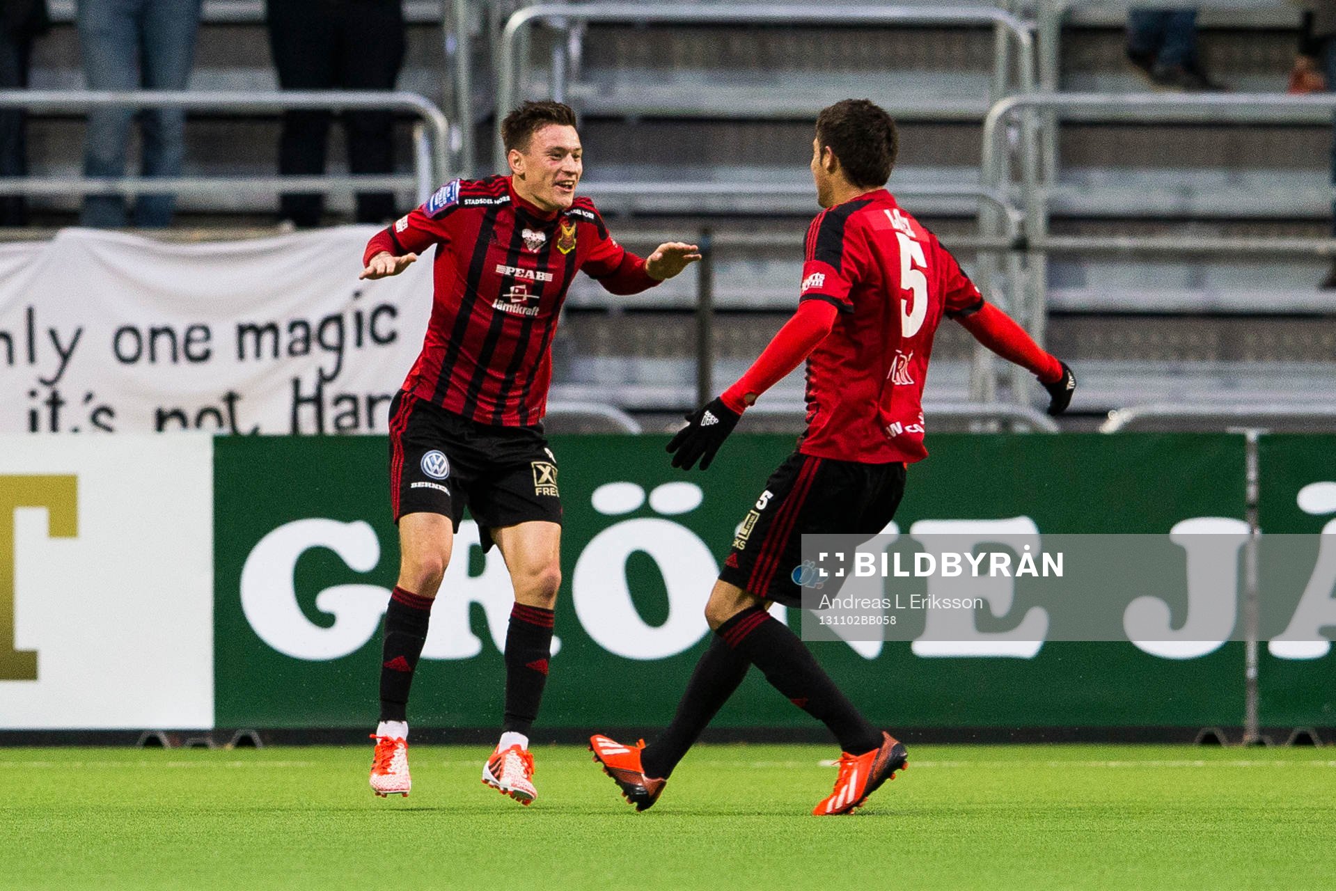 Östersunds Jamie Ryan Hopcutt jublar