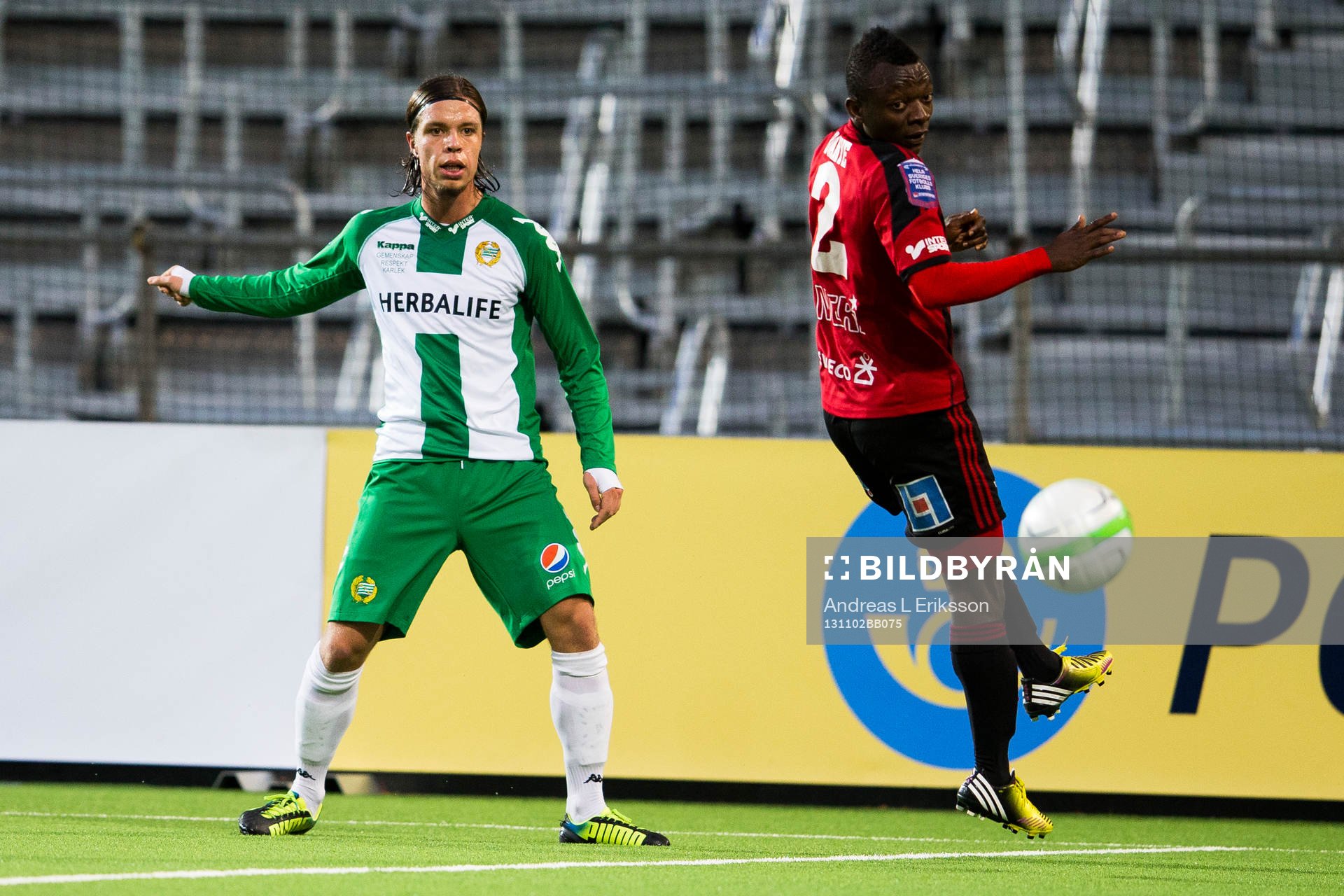 Hammarbys Erik Figueroa och Östersunds Thomas Boakye