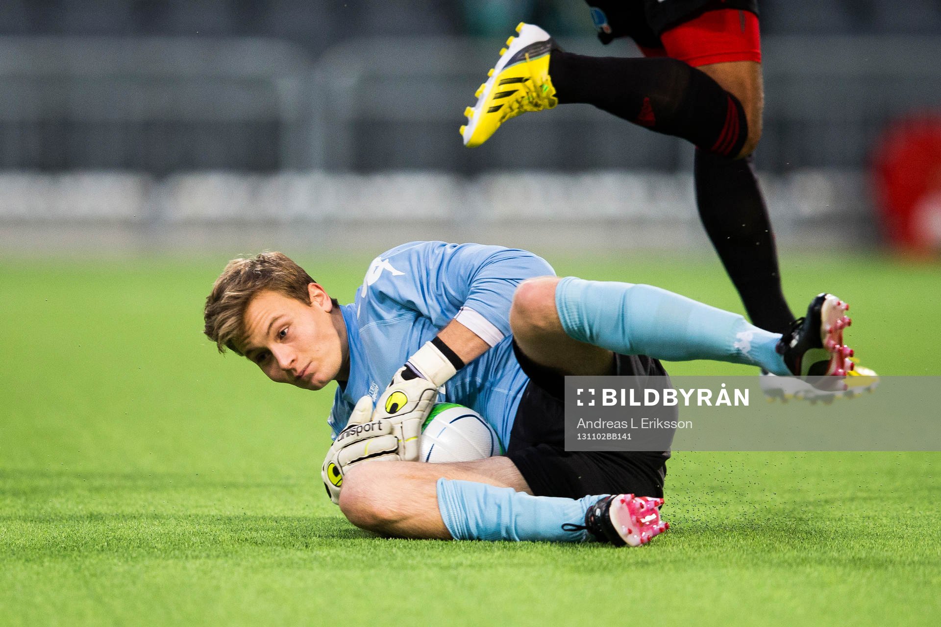 Hammarbys målvakt Kevin Angleborn med en räddning