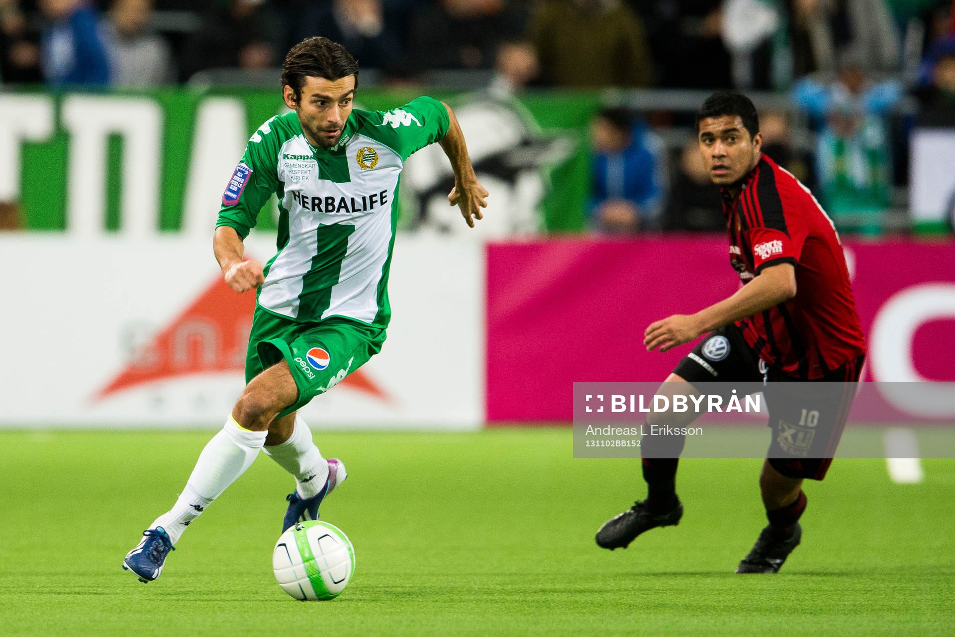Hammarbys Adis Baggio Hussidic Husidic med bollen jagad av