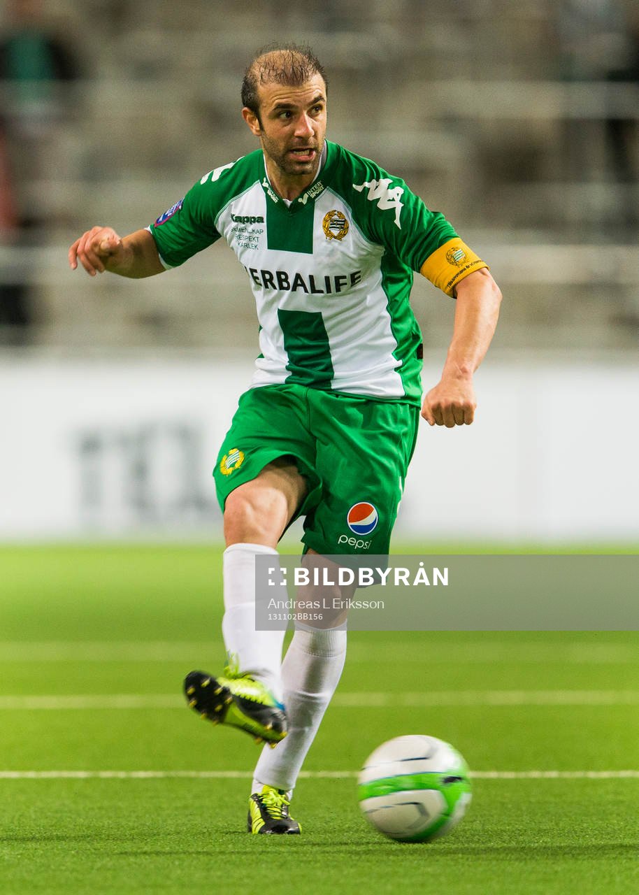 Hammarbys Kennedy Bakircioglu med bollen