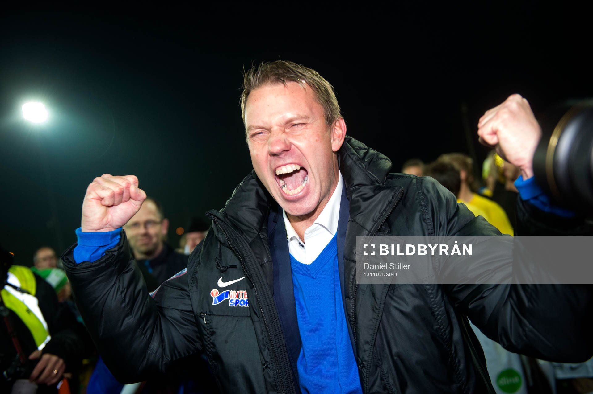 Falkenbergs tränare Hans Eklund jublar