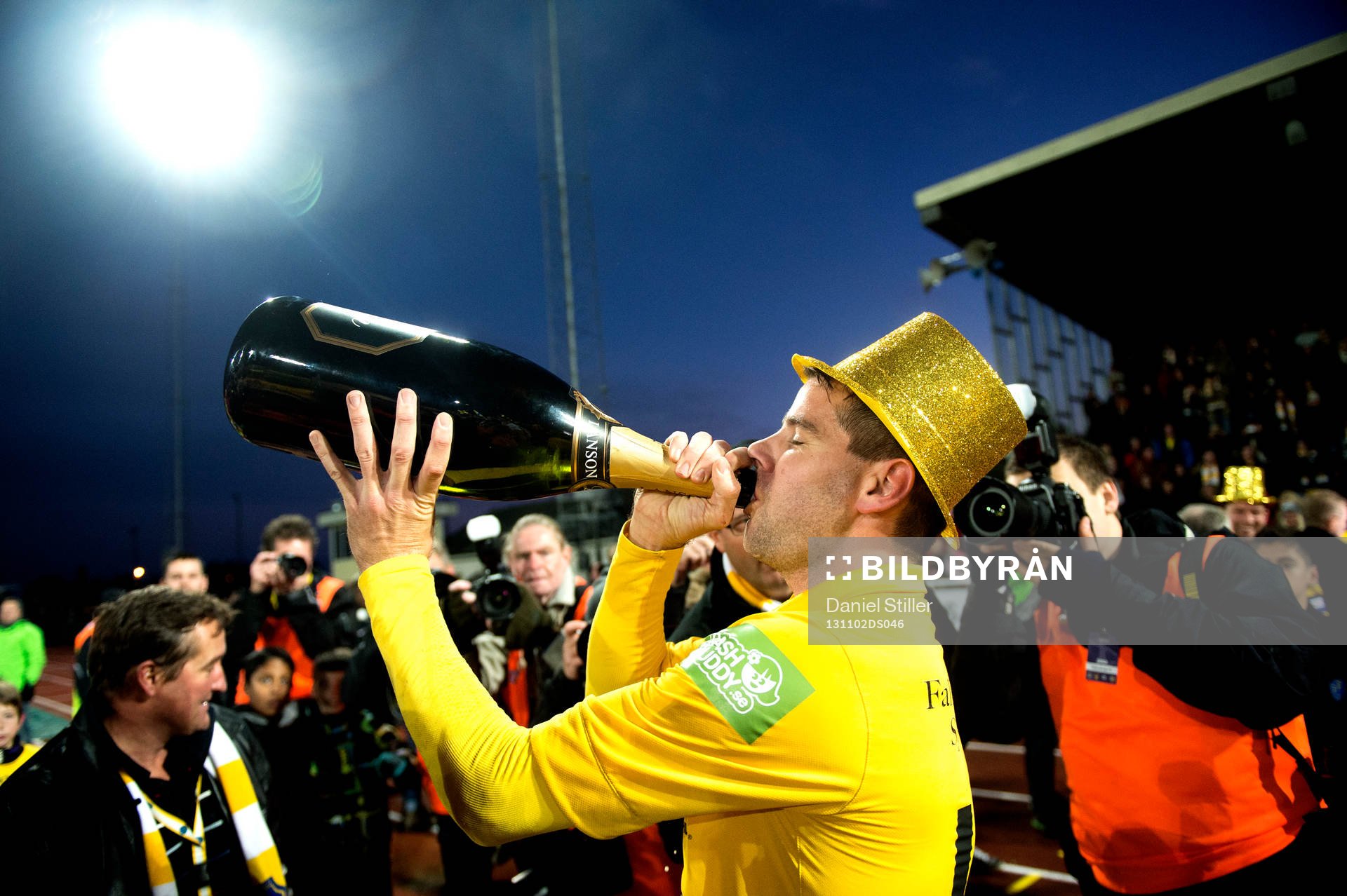 Falkenbergs Stefan Rodevåg firar med champagne efter fotbollsmatchen i Superettan mellan Falkenberg och Ängelholm 02 november 2013 i Falkenberg.