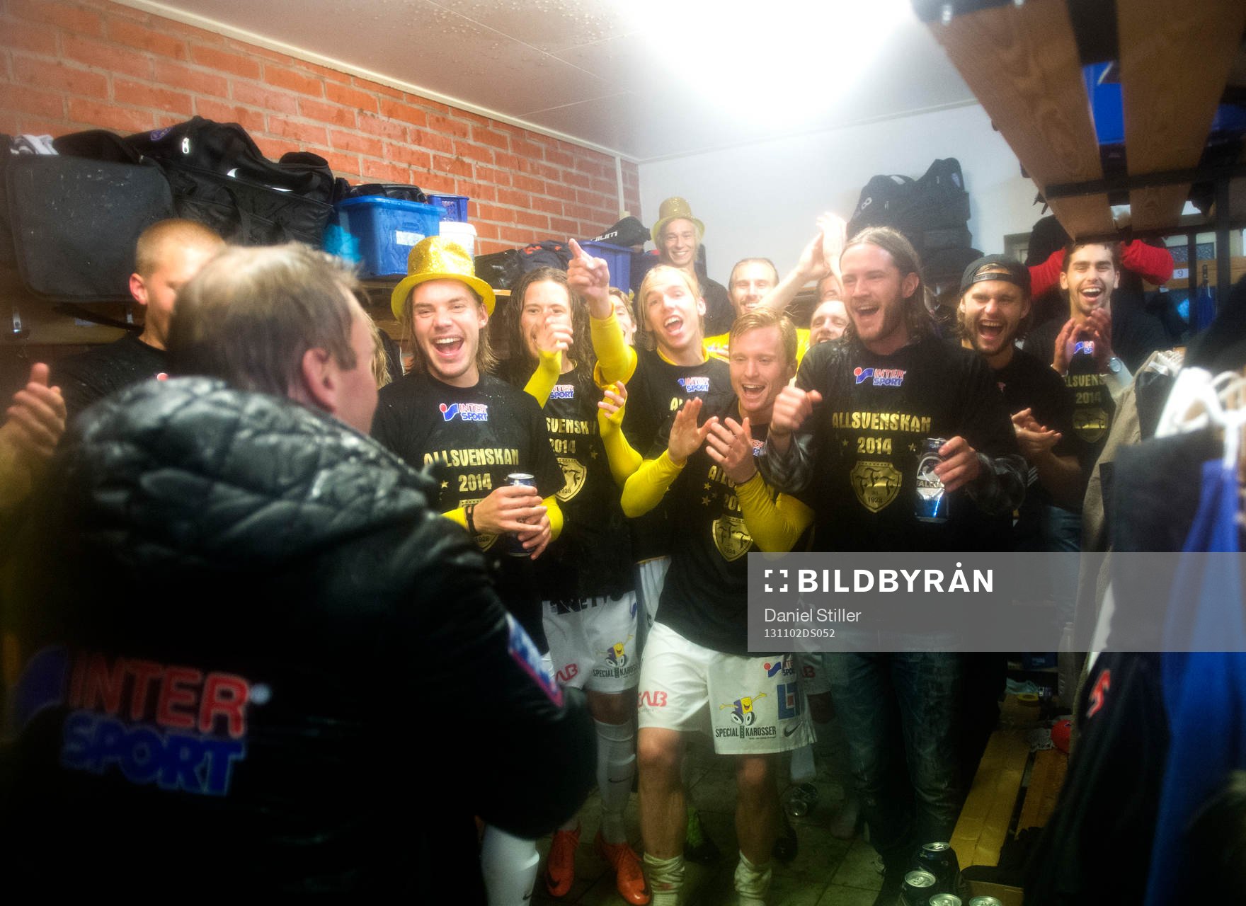 Falkenberg jublar i omklädningsrummet efter avancemang till Allsvenskan efter fotbollsmatchen i Superettan mellan Falkenberg och Ängelholm 02 november 2013 i Falkenberg.