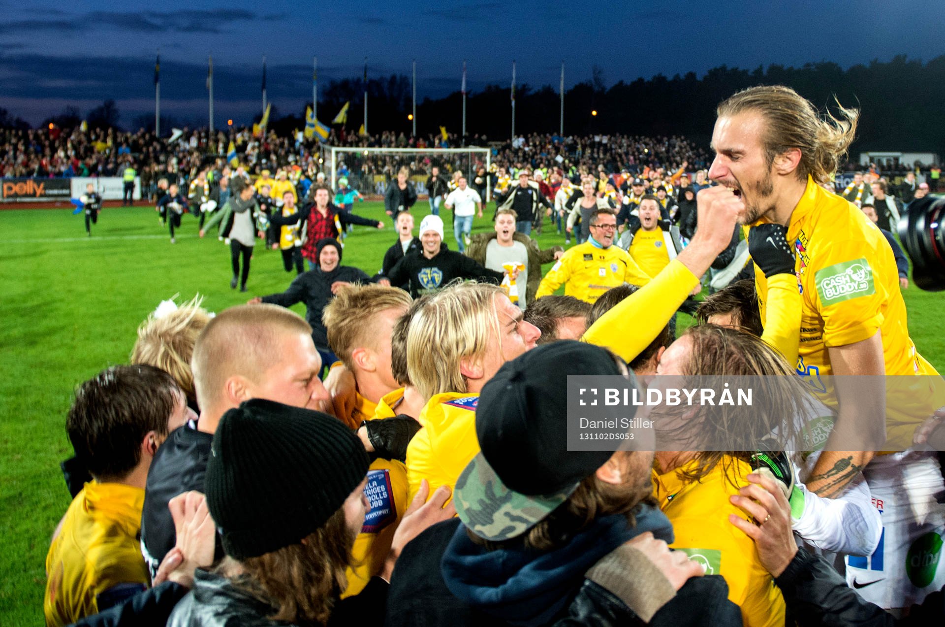 Falkenbergs Tobias Karlsson jublar högst