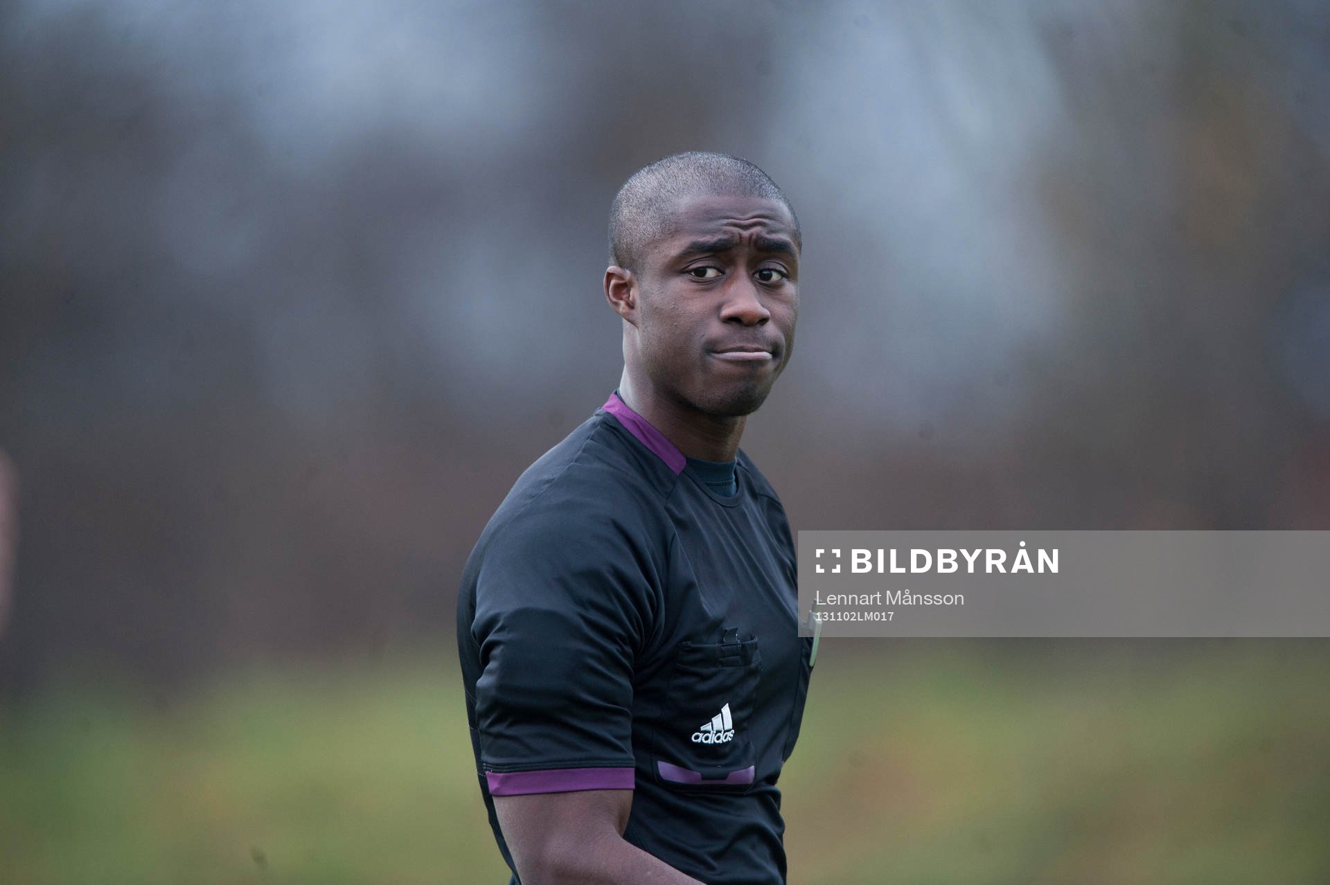 Domaren Fredrick Oppong i SM-finalen för 17-åringar