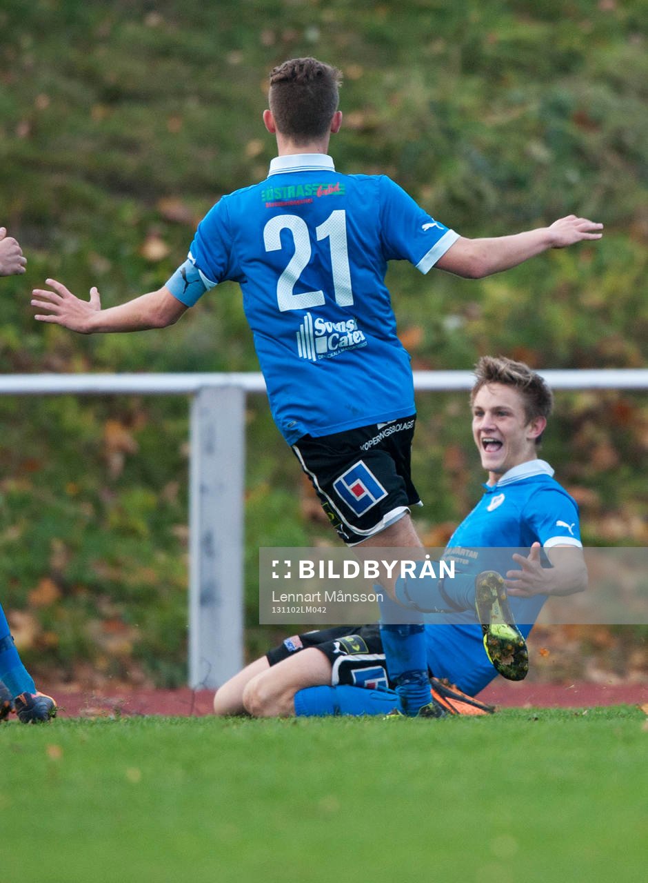 Halmstads Jacob Ling-Vannerus har gjort 2-1 och jublar och