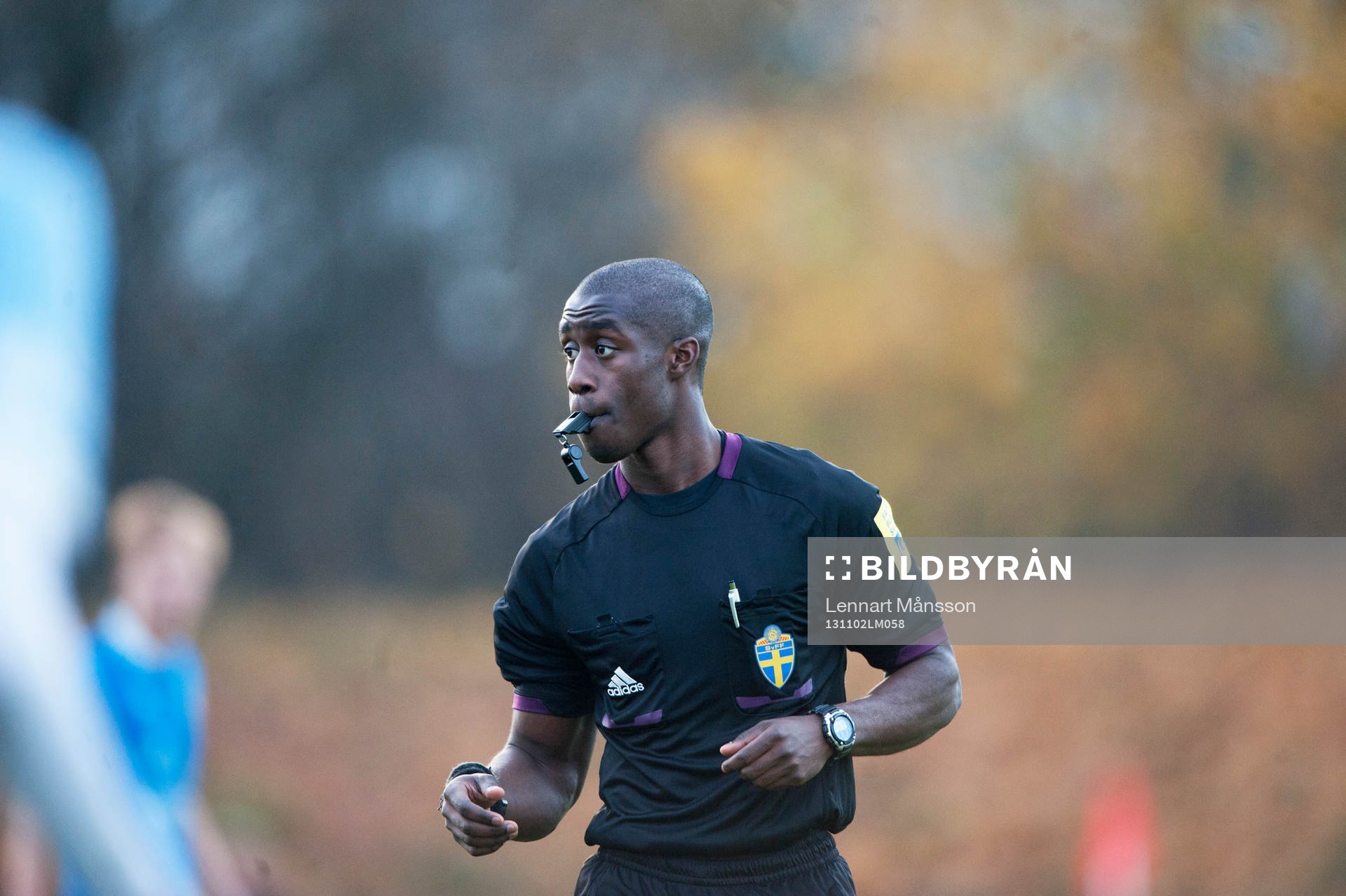 Domaren Fredrick Oppong i SM-finalen för 17-åringar