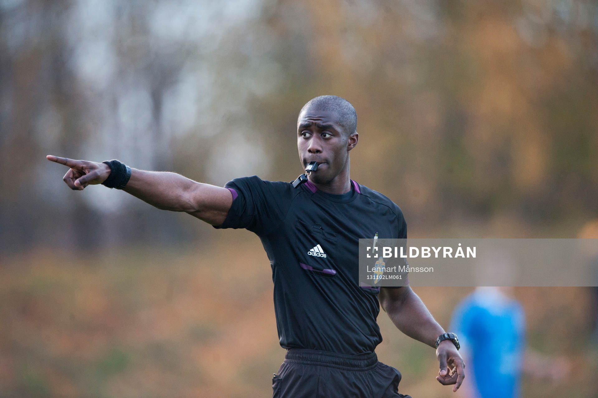 Domaren Fredrick Oppong i SM-finalen för 17-åringar