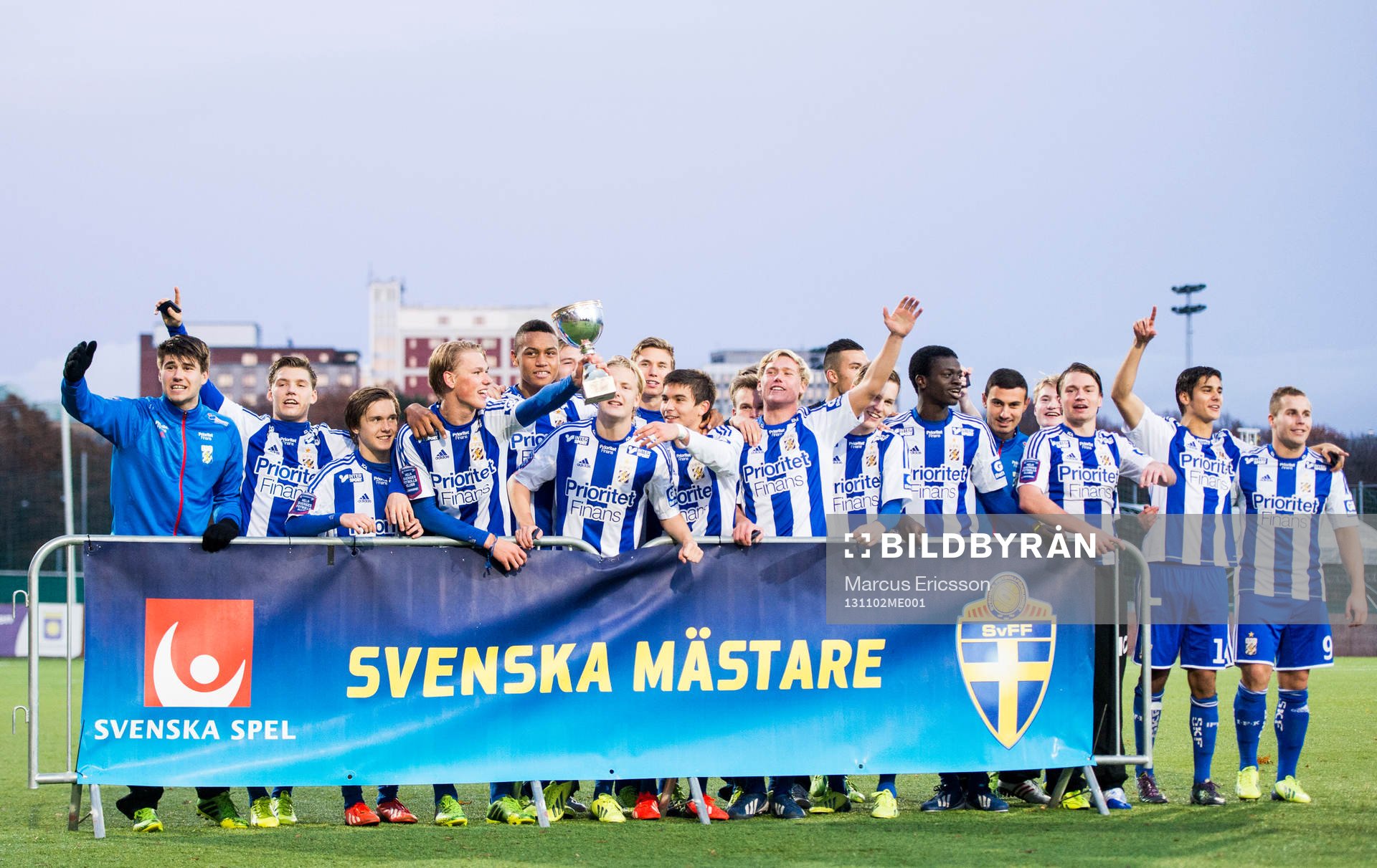 Svenska mästarna göteborg med pokalen
