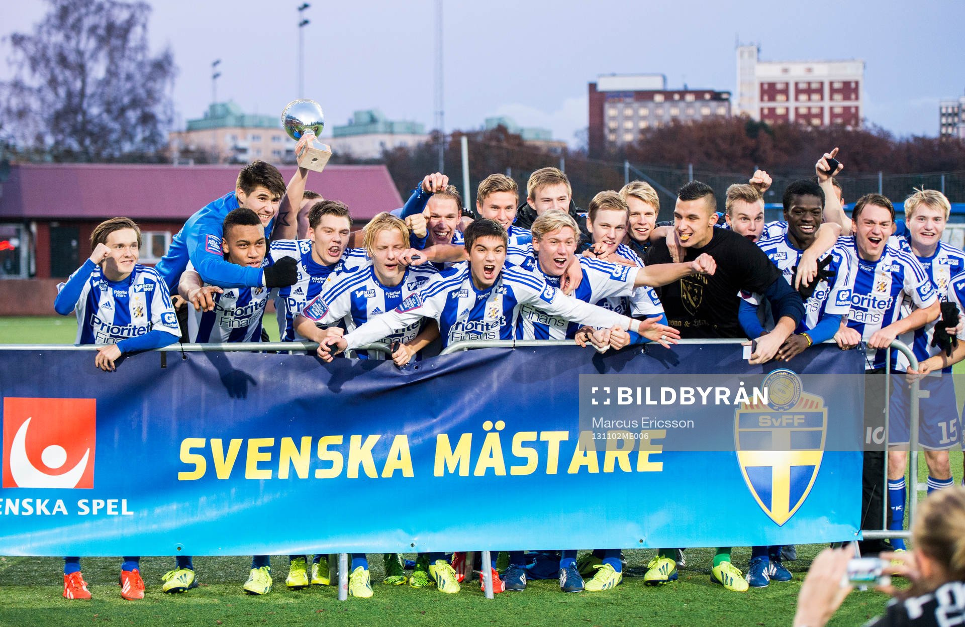 Svenska mästarna göteborg med pokalen