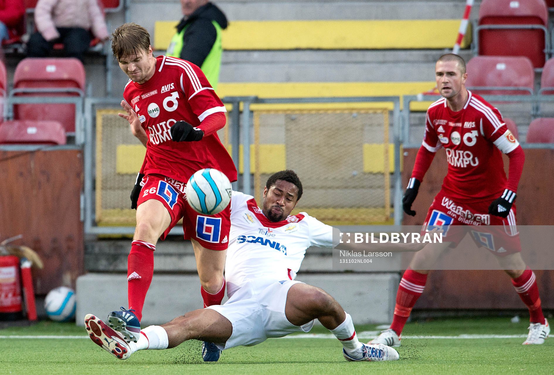 Degerfors Marcus Astvald och Assyriskas Paul Ikechukwu