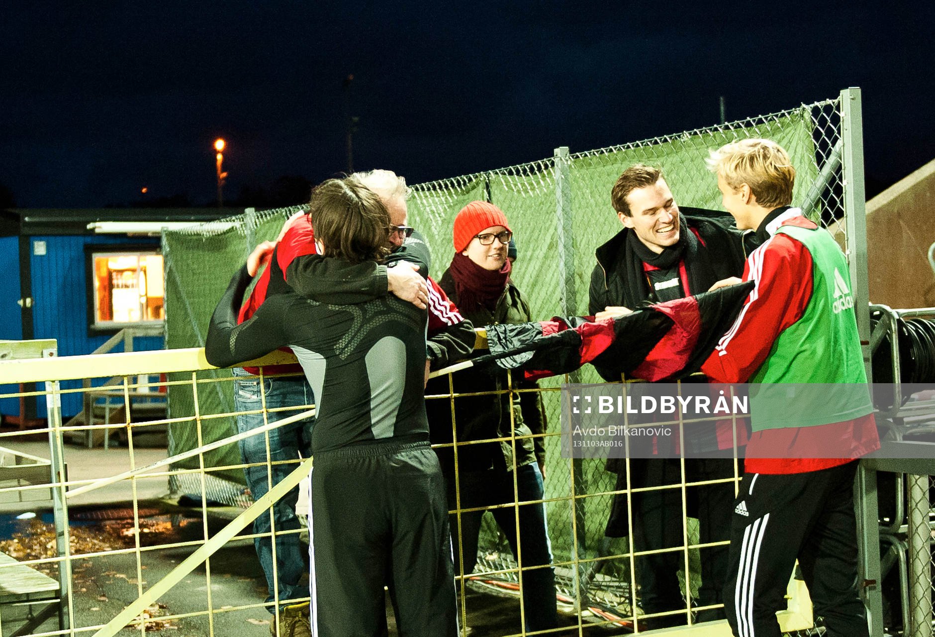 Brommpajkarnas supporter får matchtröja frn Bojan Djordjic