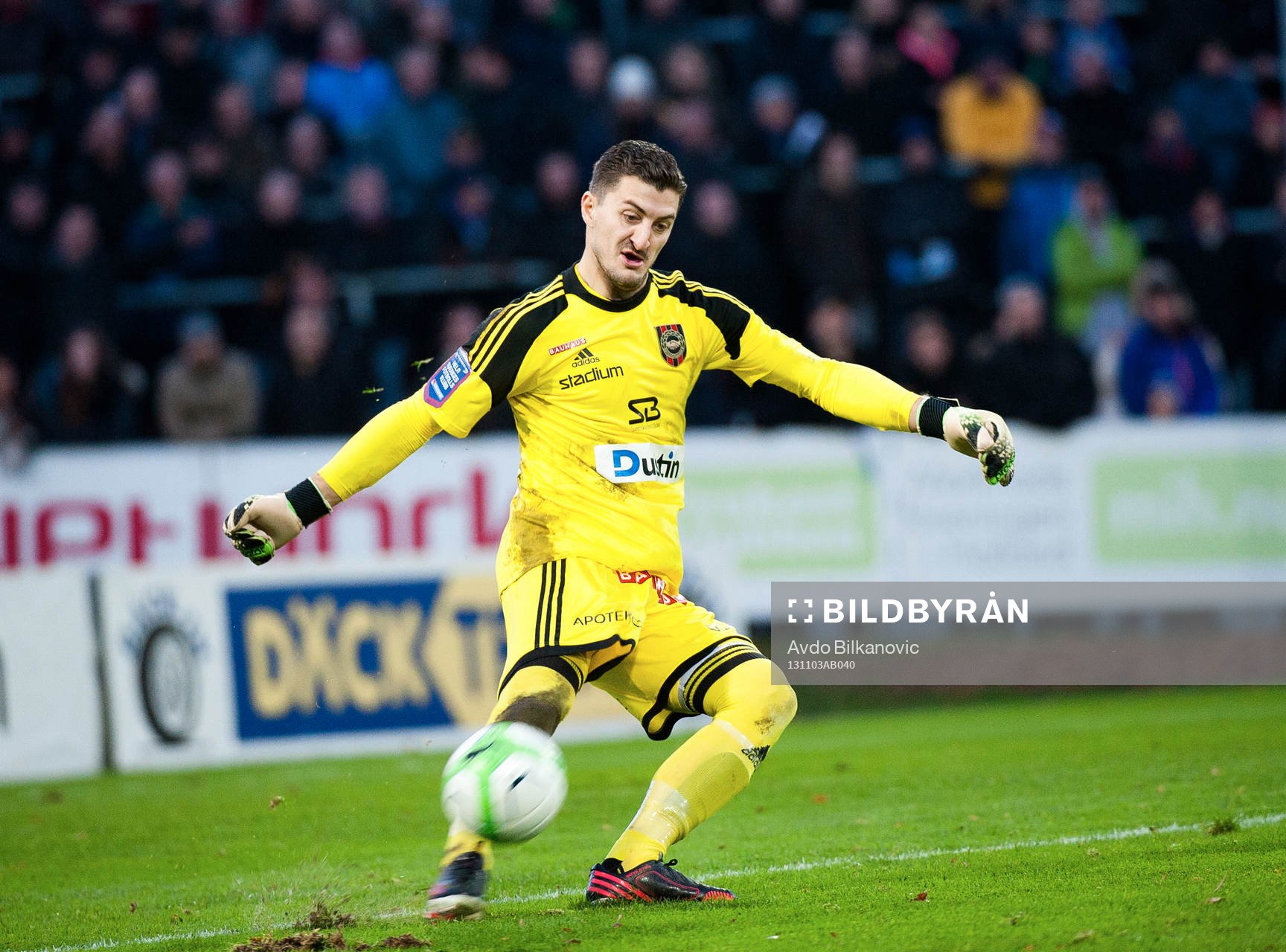Brommapojkarnas målvakt Ivo Vazgec