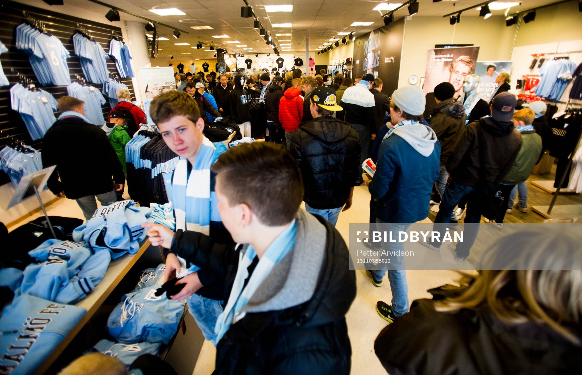 Malmö FFs souvenirbutik MFF Shopen är väl fylld