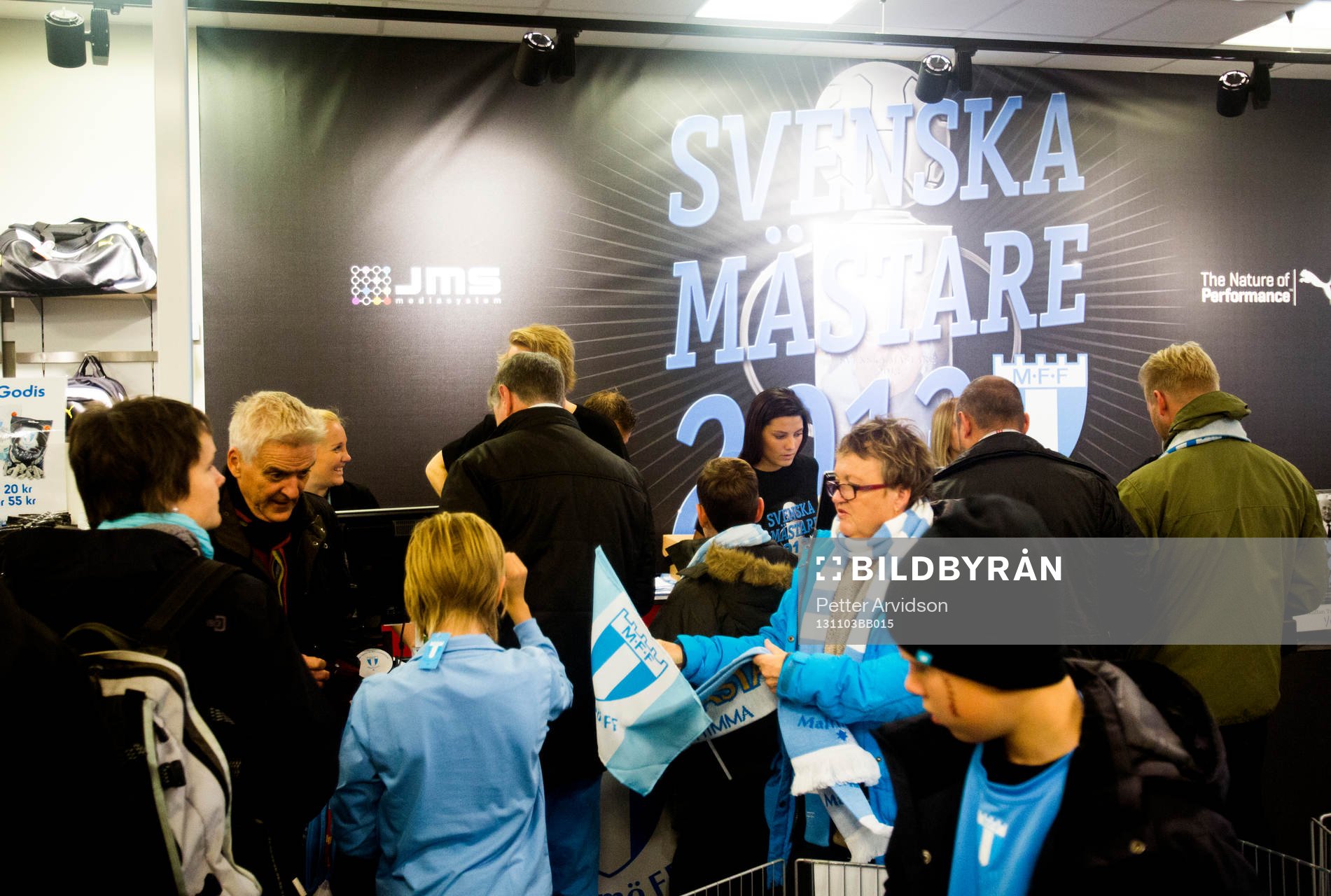 Malmö FFs souvenirbutik MFF Shopen är väl fylld