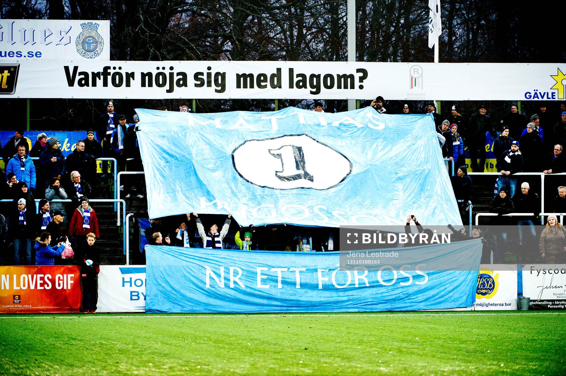 Gefles klack innan matchen för att hedra Gefles målvakt