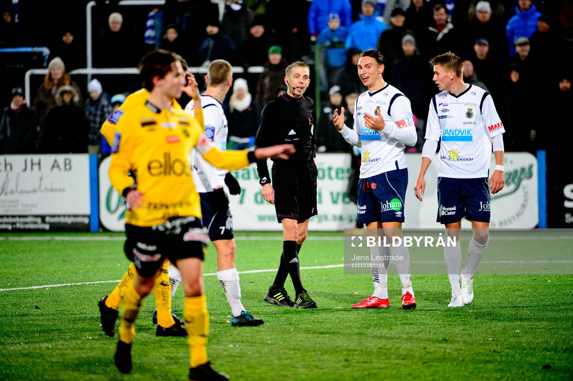Domaren Johan Hamlin, Bro i första halvlek