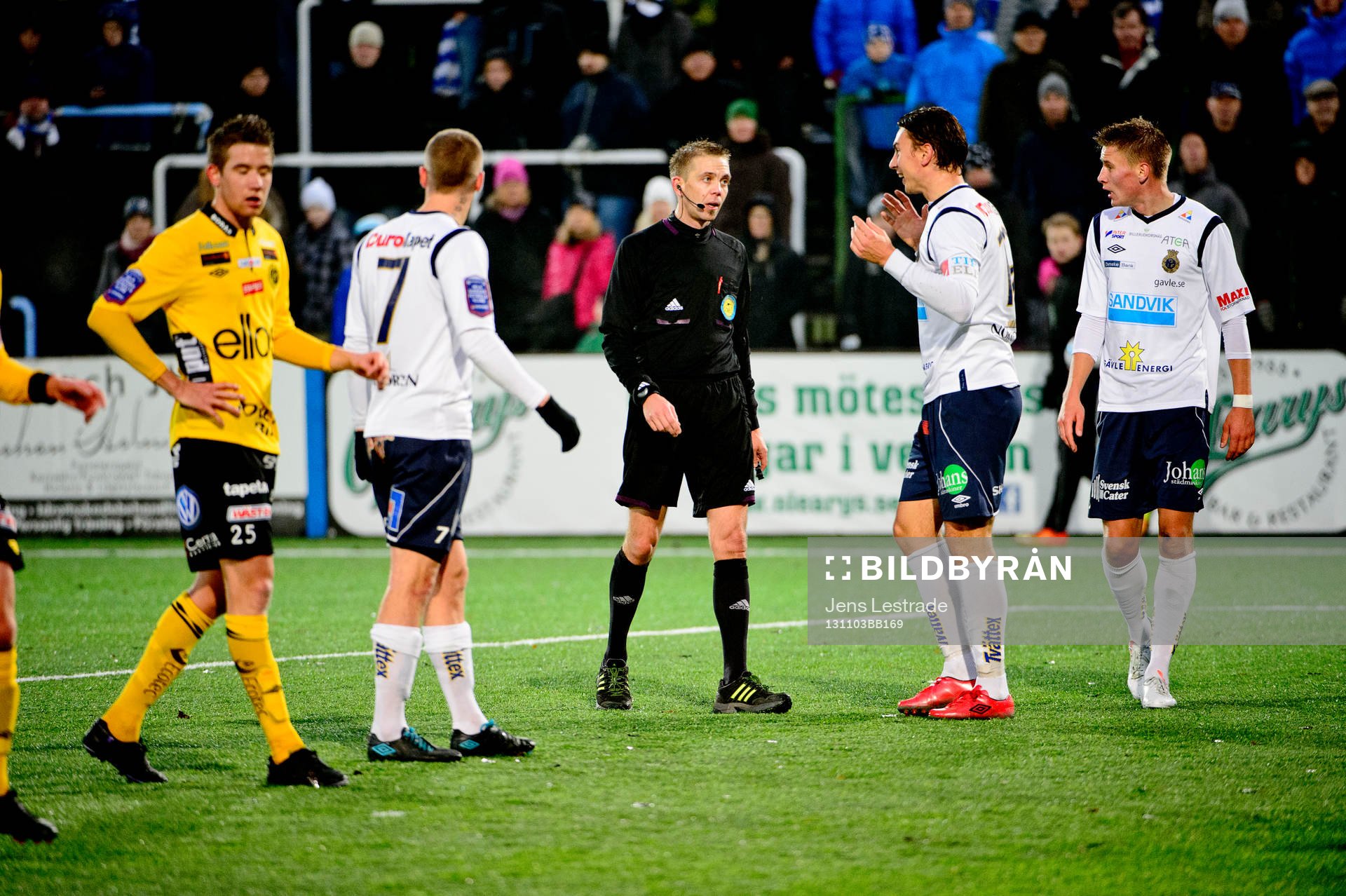 Domaren Johan Hamlin, Bro i första halvlek