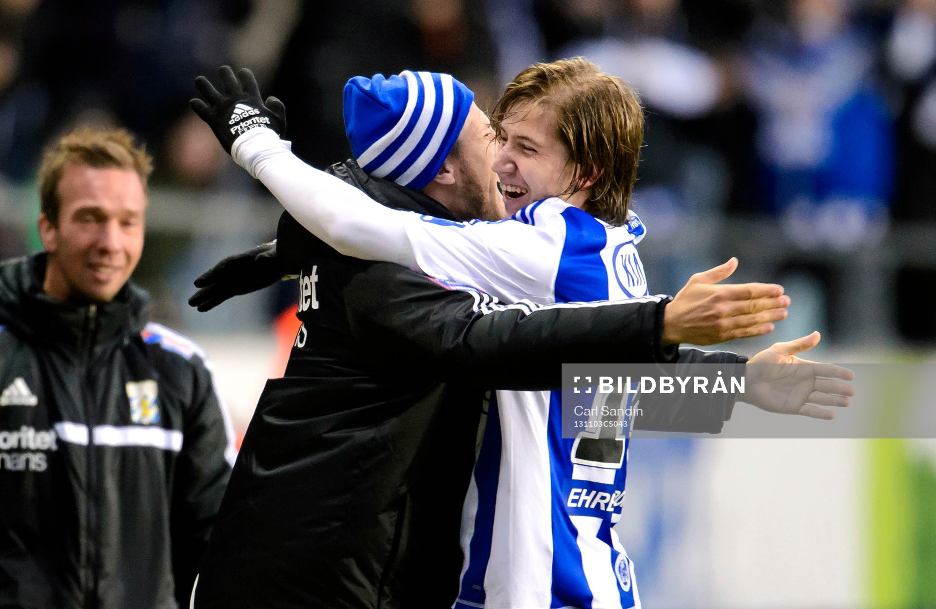 IFK Göteborgs Darijan Bojanic (h) kramar om Tobias Hysén