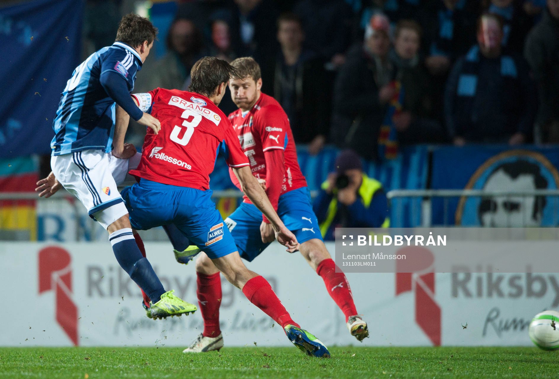 Djurgårdens Erton Fejzullahu kvitterar till 1-1 och jublar