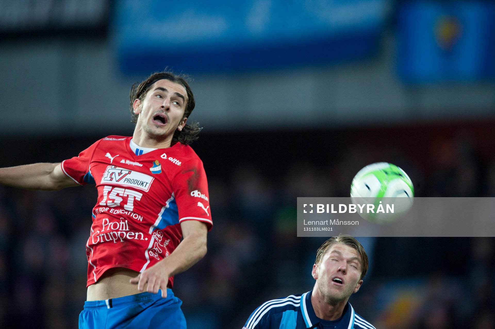 Östers Vlado Zlojutro och Djurgårdens Martin Broberg i