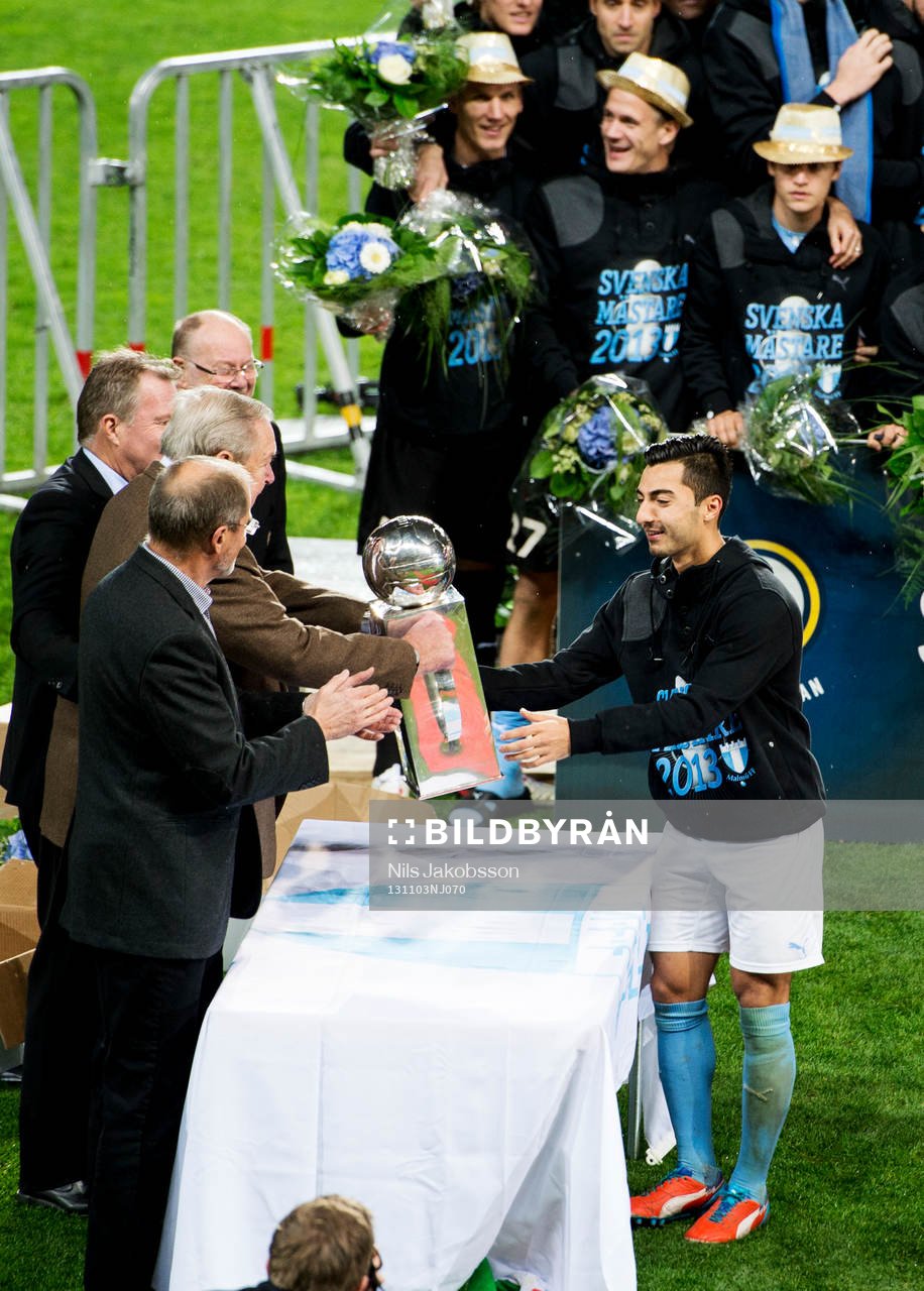 Malmös Jiloan Hamad får Lennart Johanssons pokal av