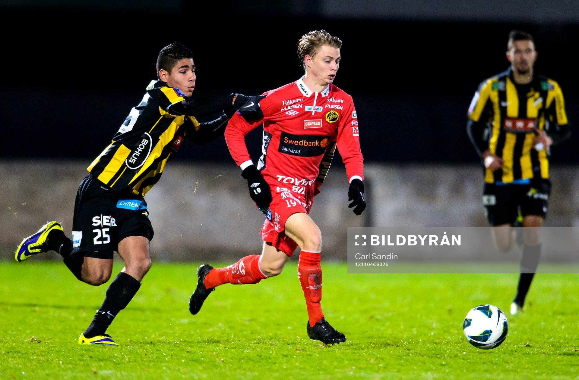Häckens Hosam Aiesh jagar Elfsborgs Simon Hedlund