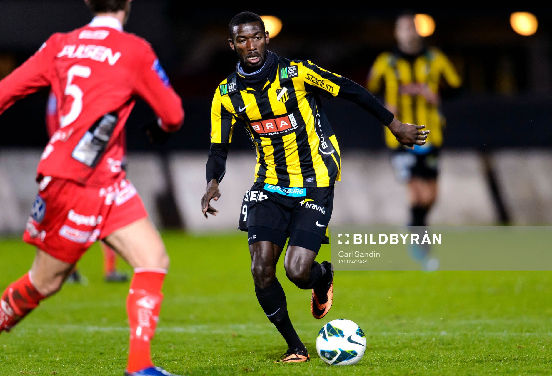 Häckens Dioh Williams med bollen