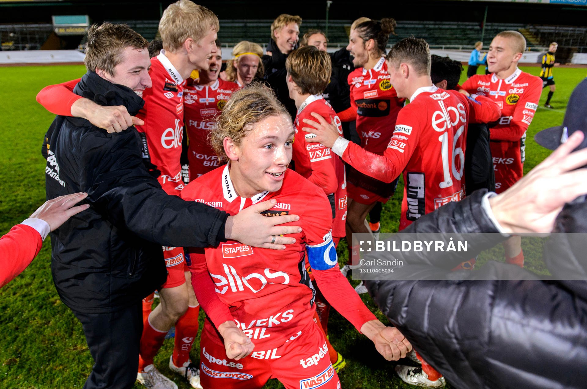 Elfsborgs Anton Andreasson firar med laget