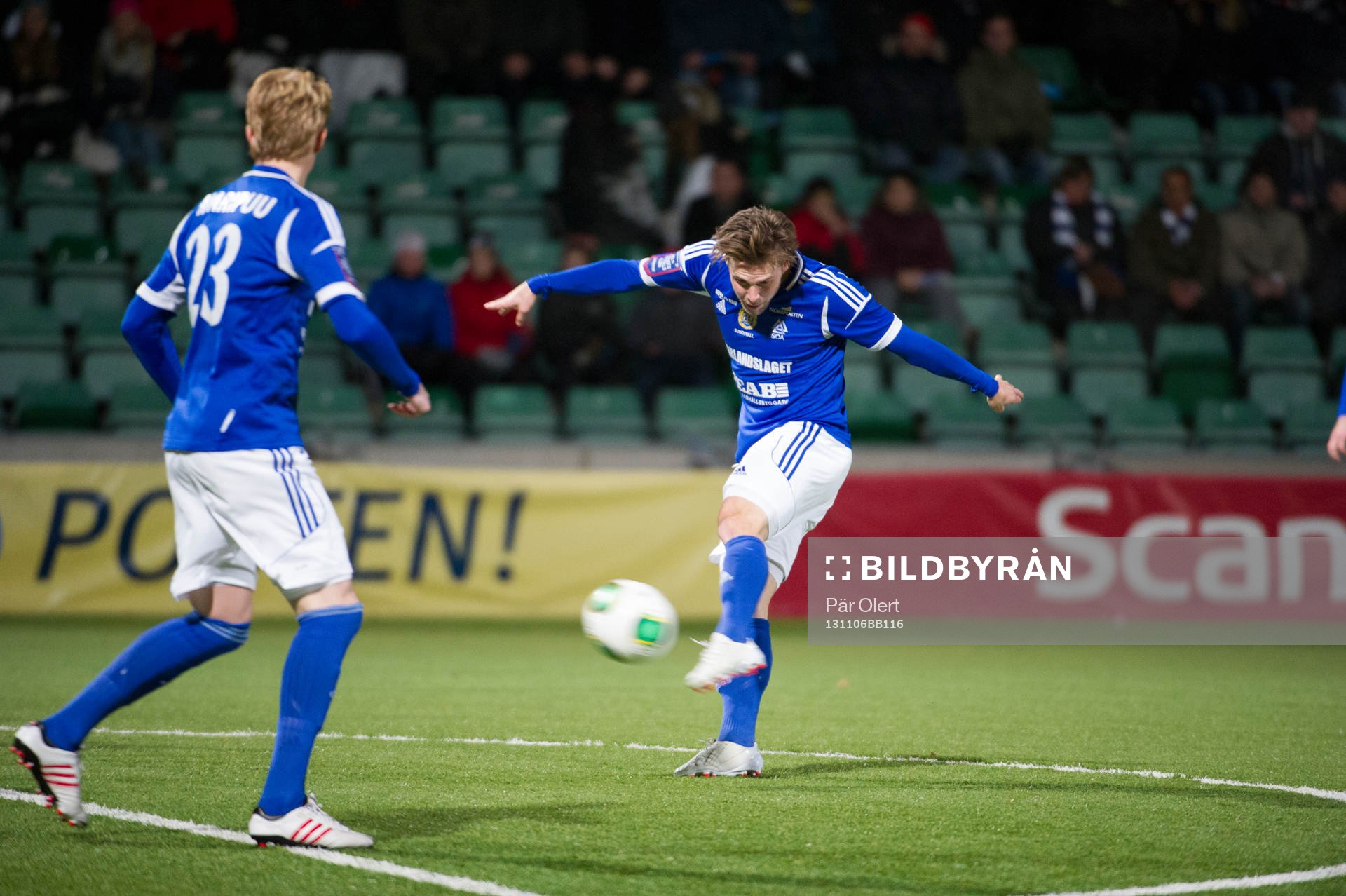 Sundsvalls Daniel Sliper, skjuter 1-0 målet  i matchen i