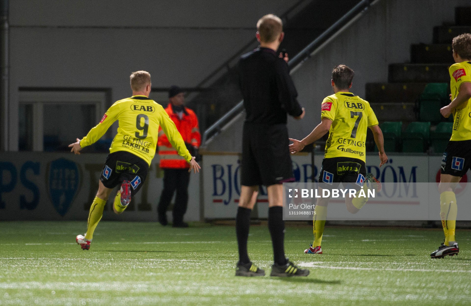 Halmstads Gudjon Baldvinsson & Kristinn Steindorsson jublar efter 1-1 målet utav Gudjon Baldvinsson i matchen i kvalet till allsvenskan mellan GIF Sundsvall och Halmstad BK 6 November 2013 i Sundsvall